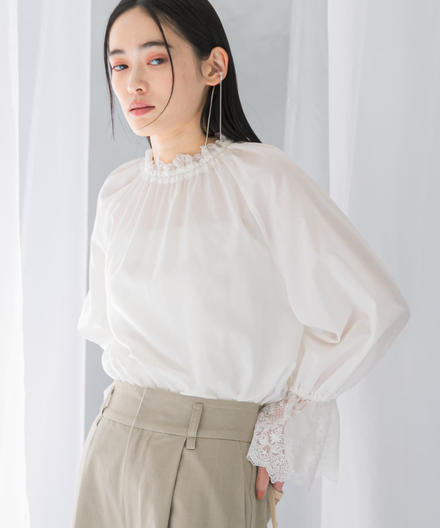 OFF WHITE