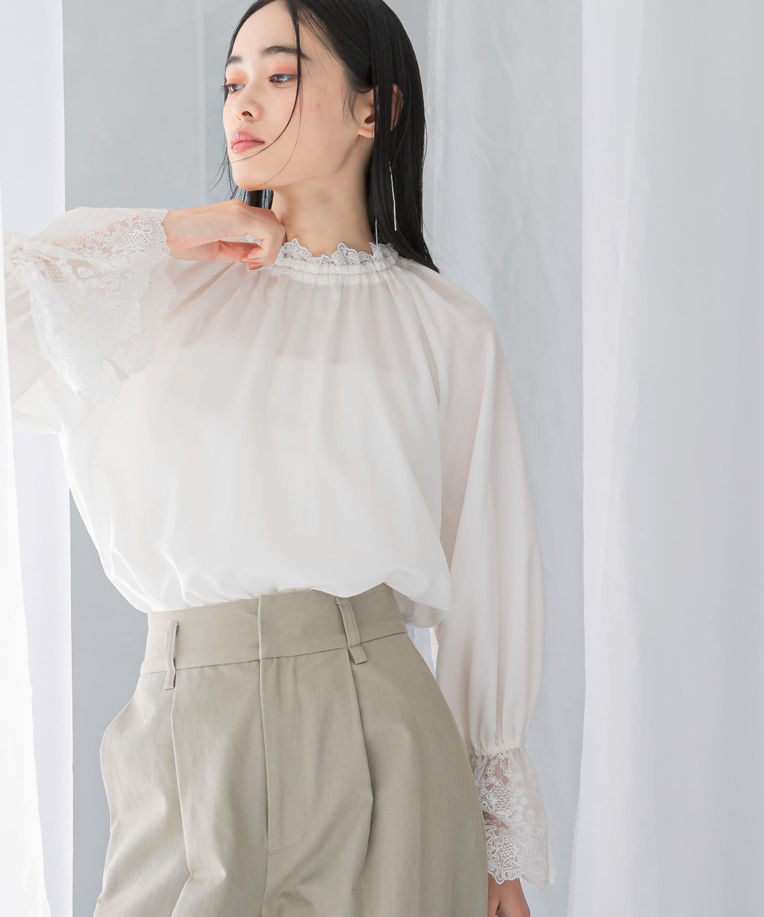 OFF WHITE