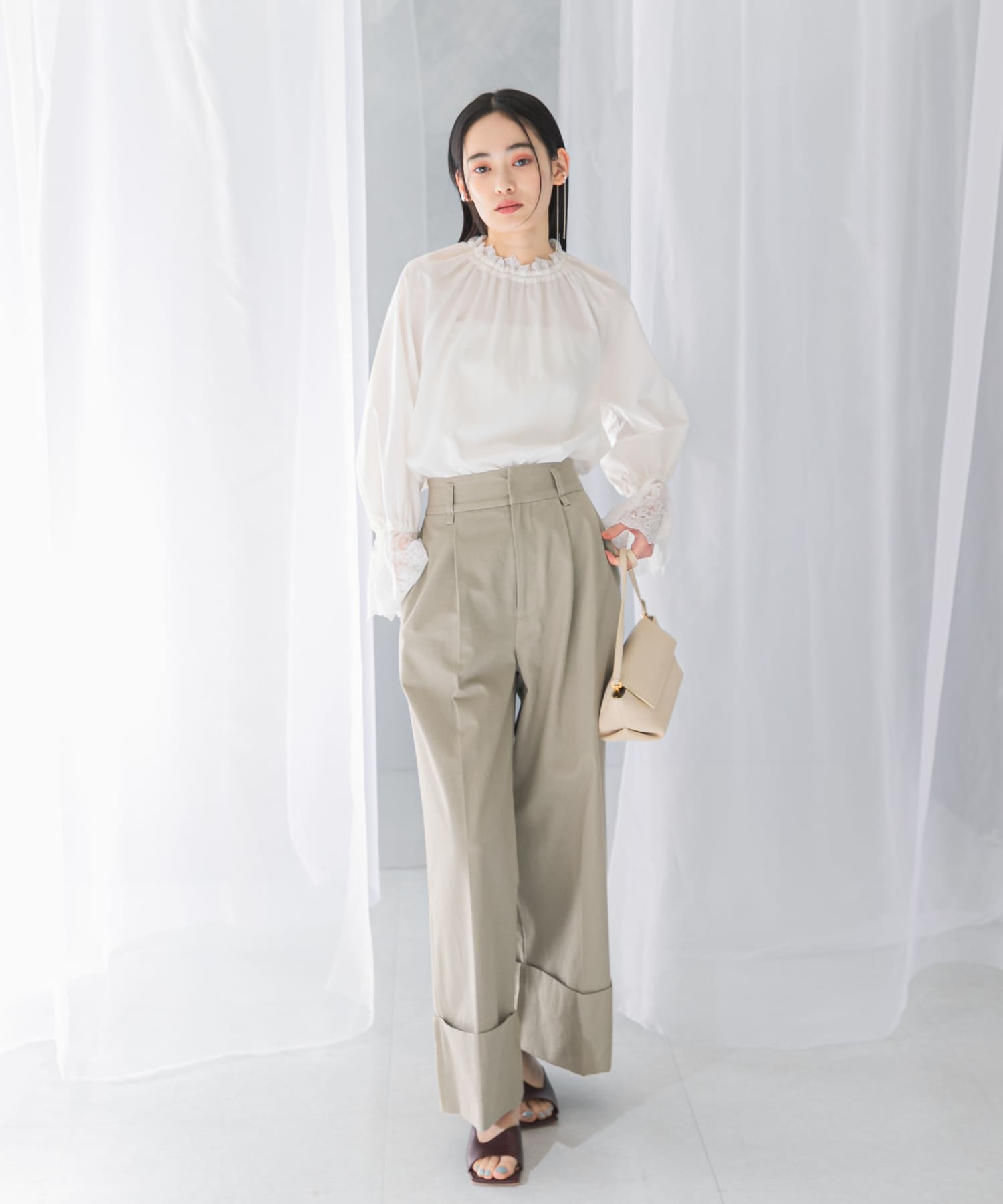 OFF WHITE