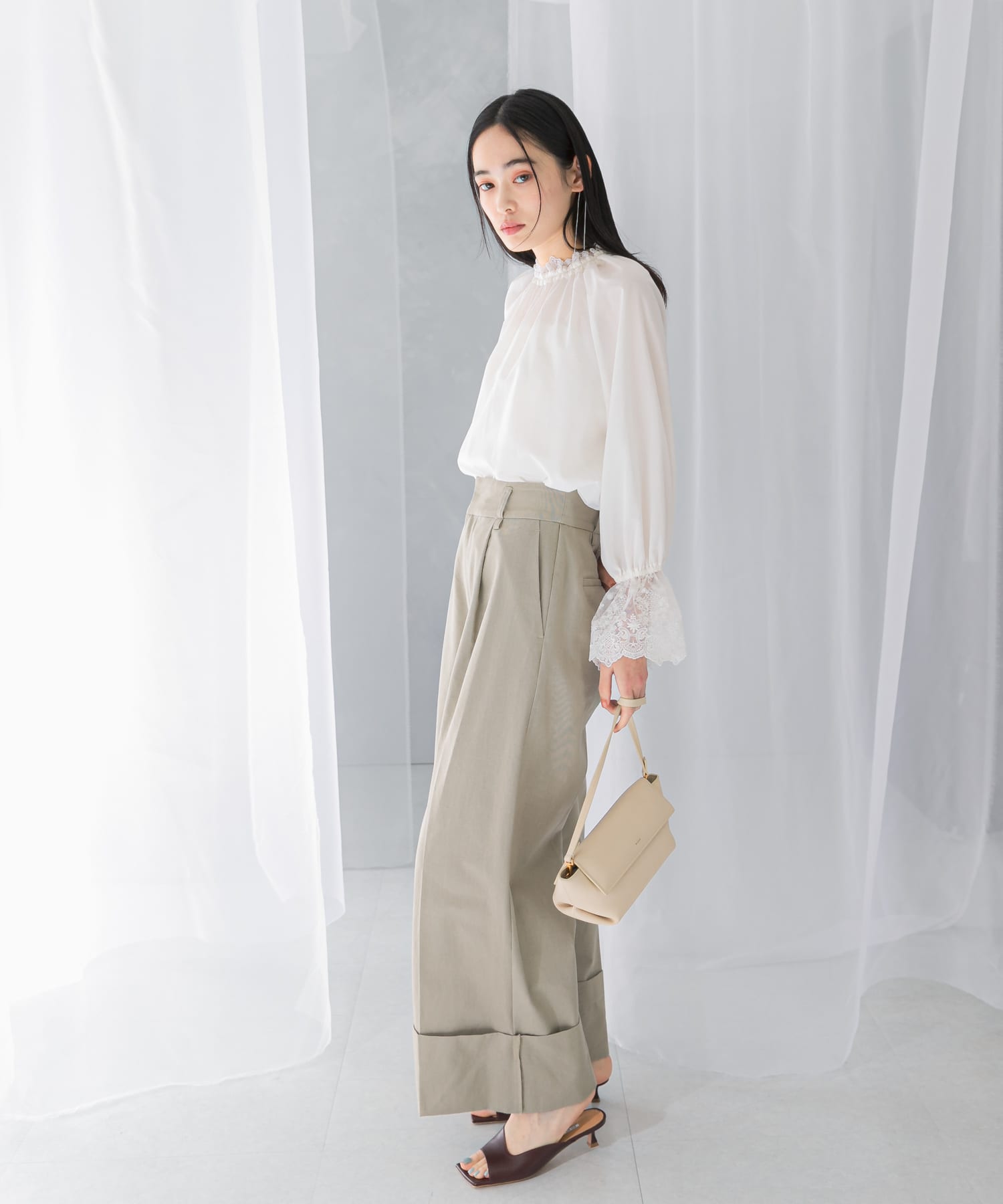 OFF WHITE