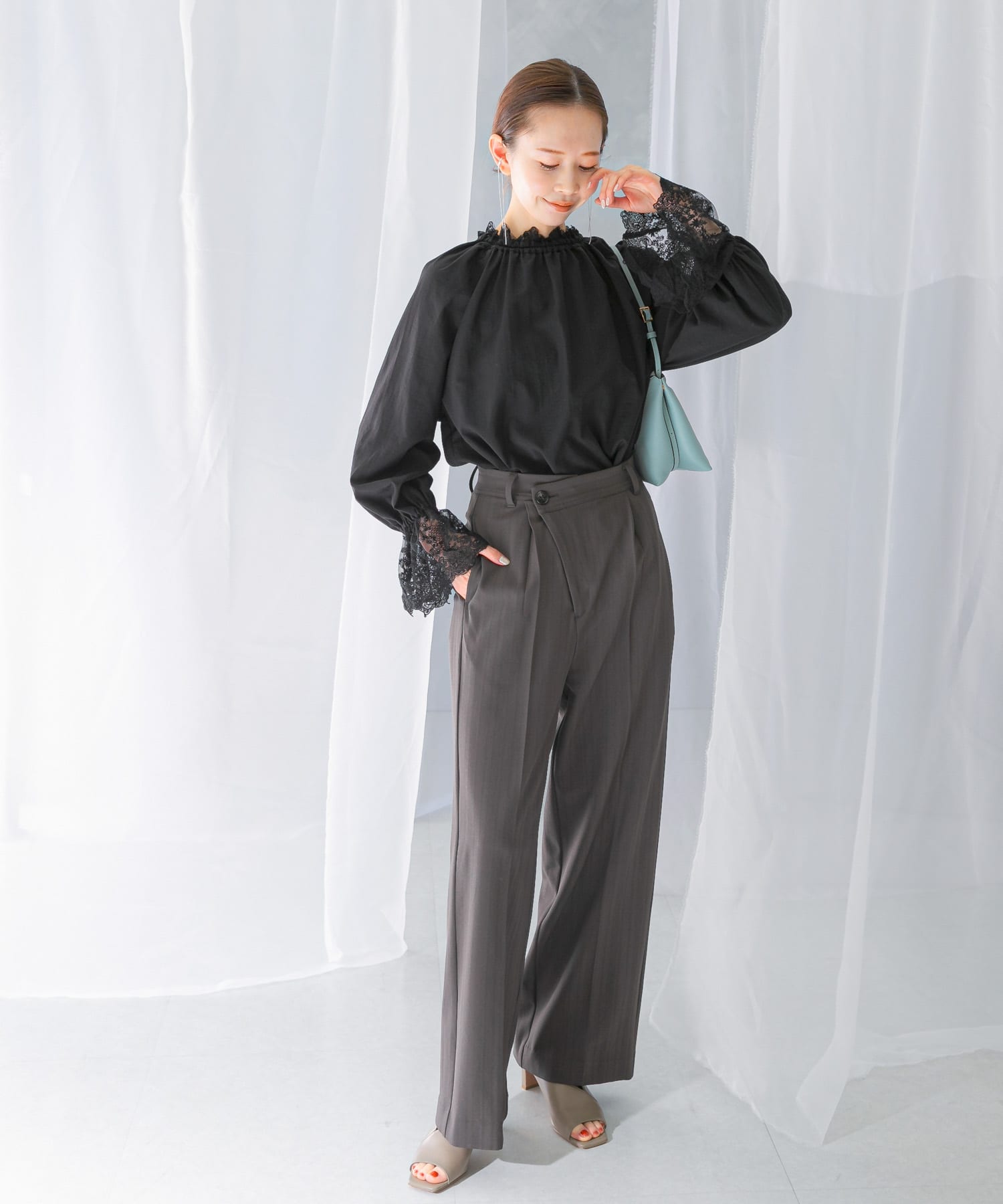 ウォッシャブルハイネックレースブラウス(FREE OFF WHITE