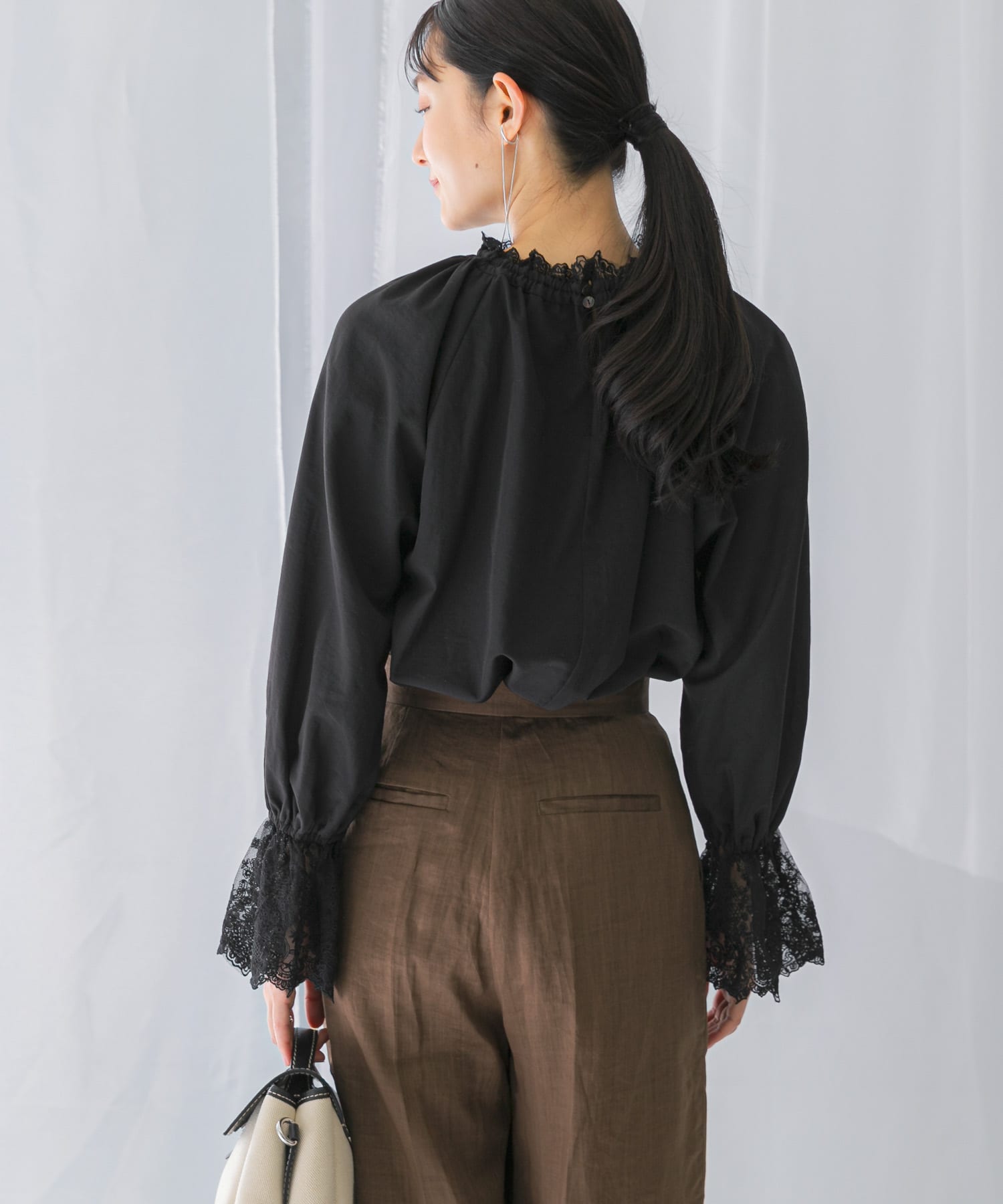 ウォッシャブルハイネックレースブラウス(FREE OFF WHITE