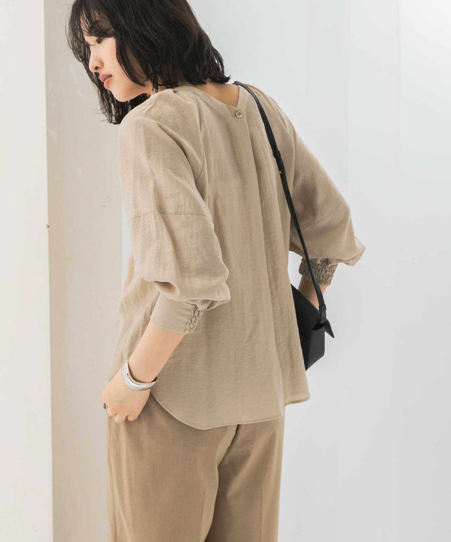 L/BEIGE