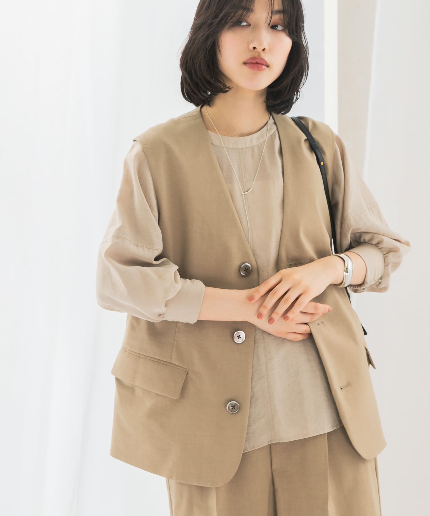 L/BEIGE