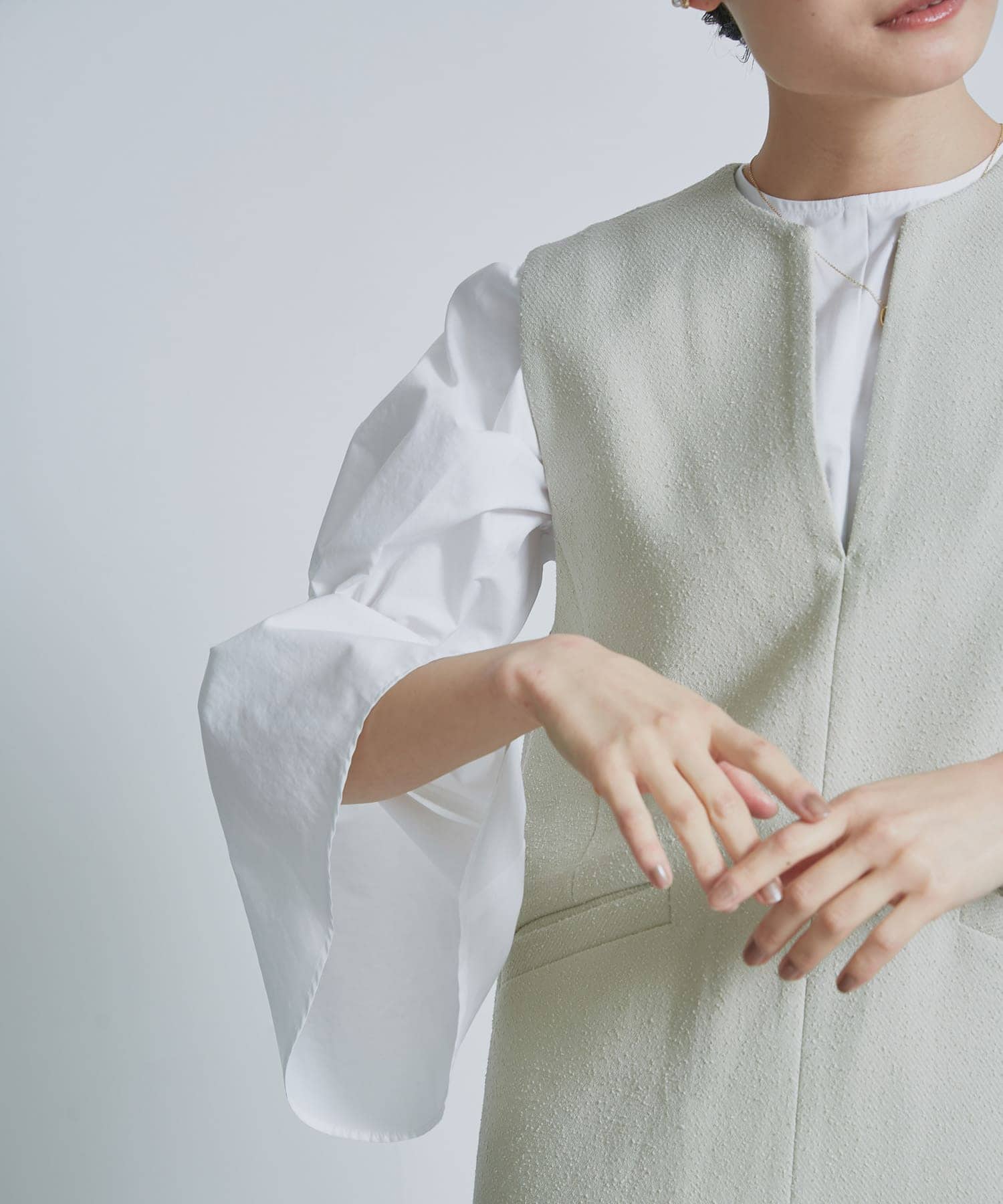 OFF WHITE