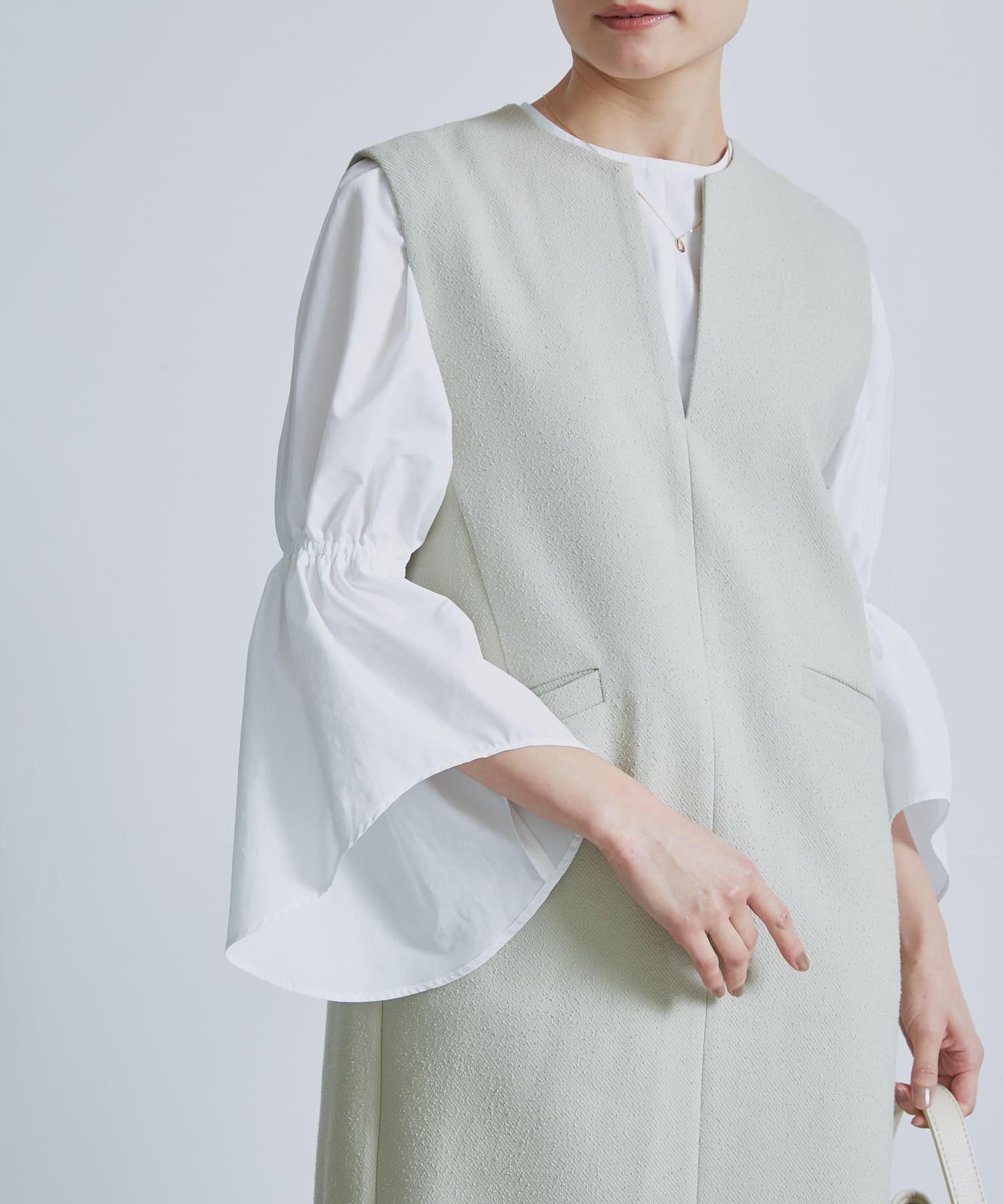 OFF WHITE
