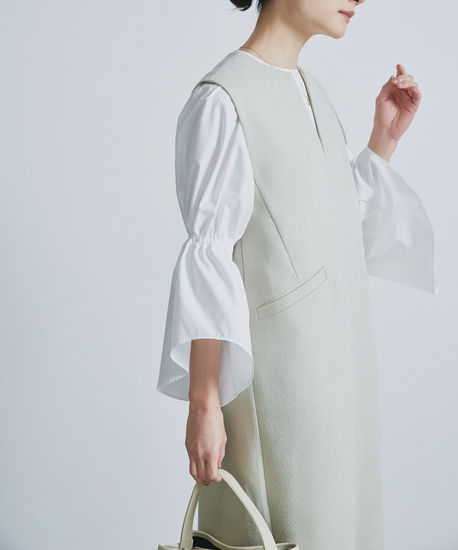 OFF WHITE