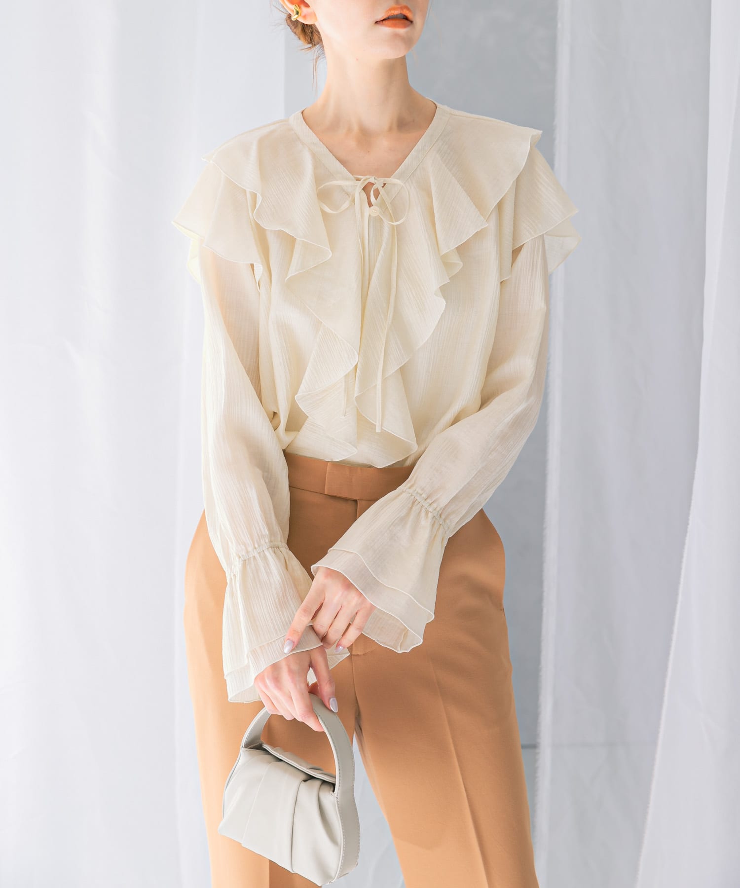 OFF WHITE