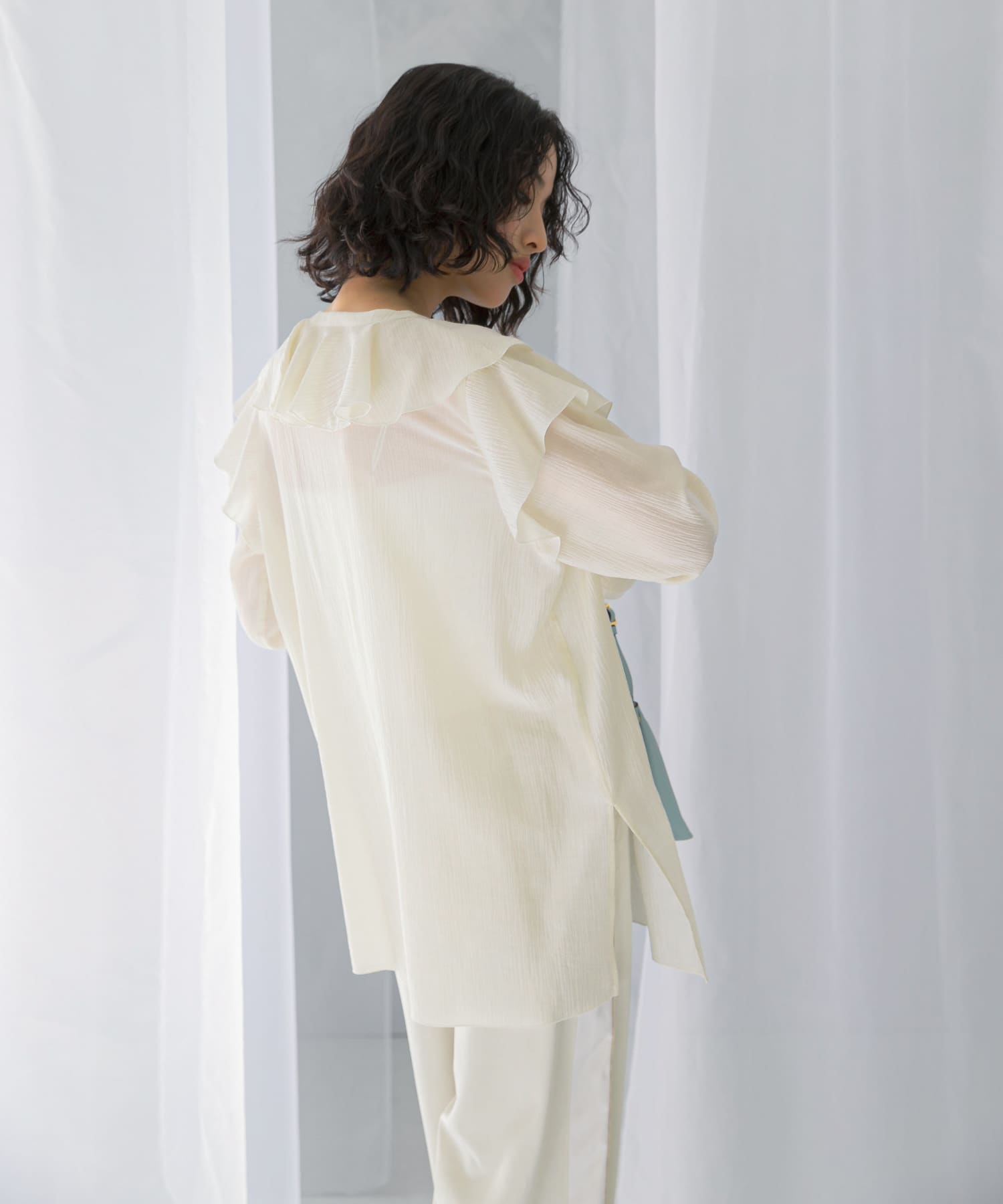 OFF WHITE