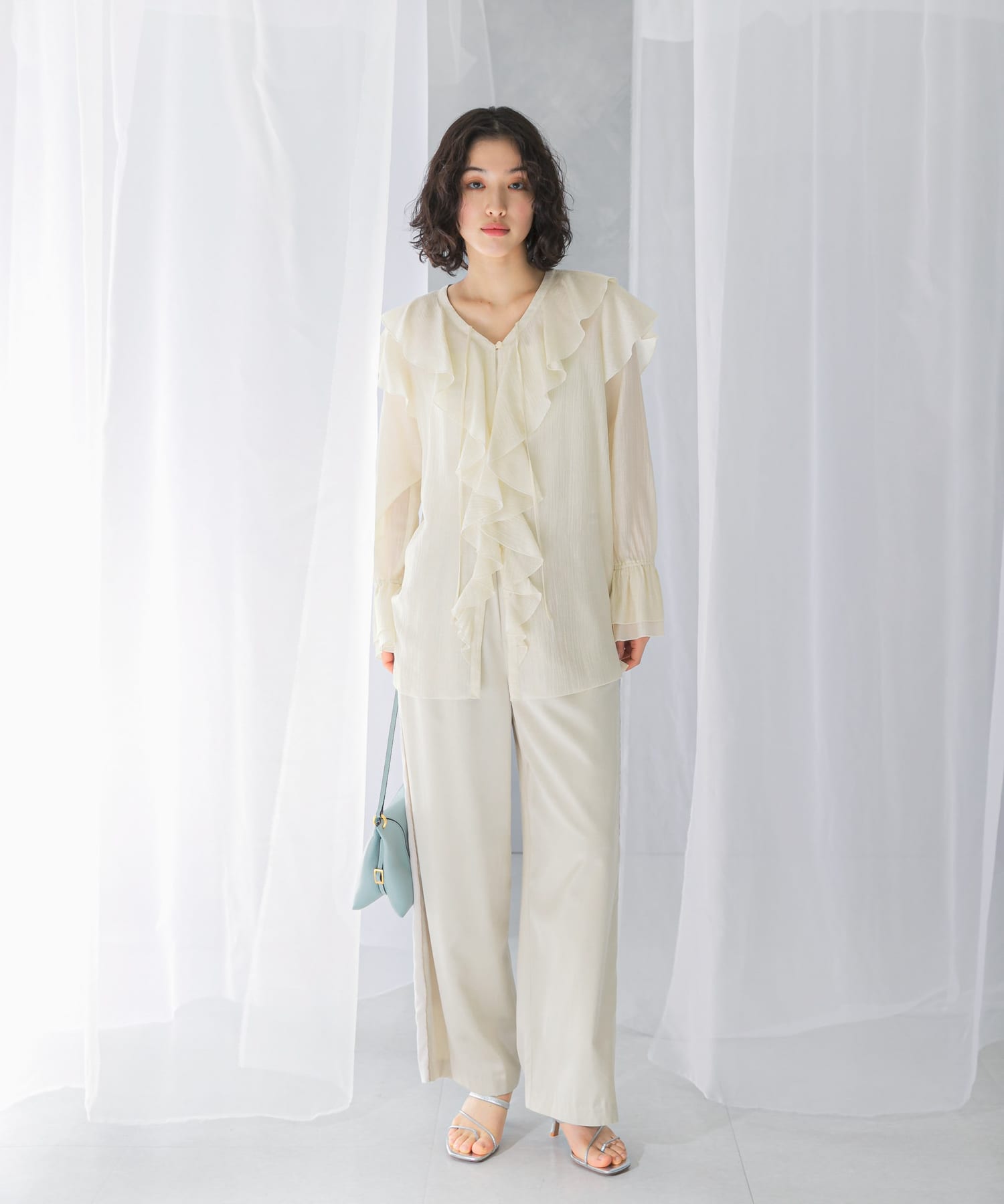 OFF WHITE