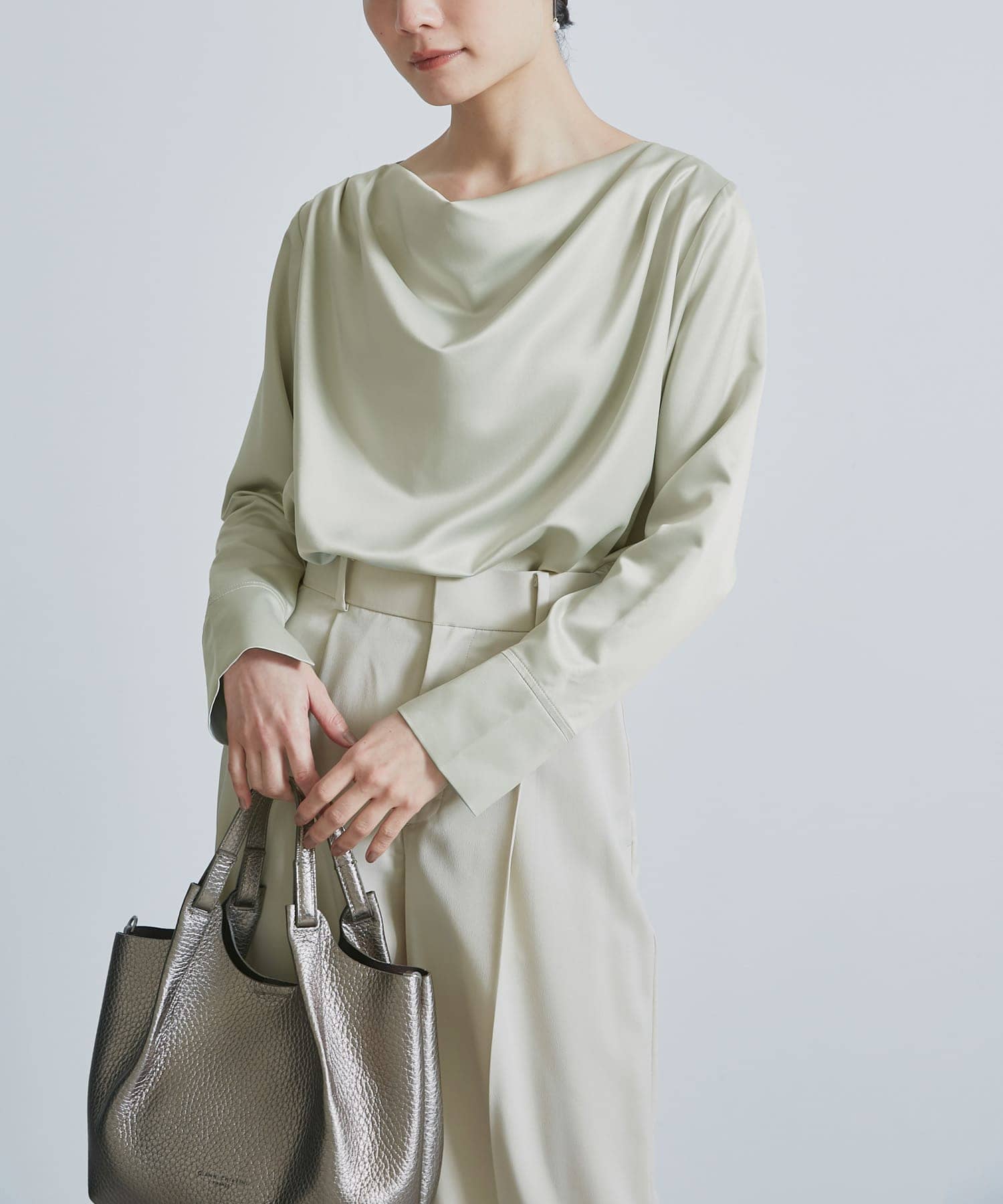 ドレープネックサテンブラウス(FREE MINT): トップス｜URBAN