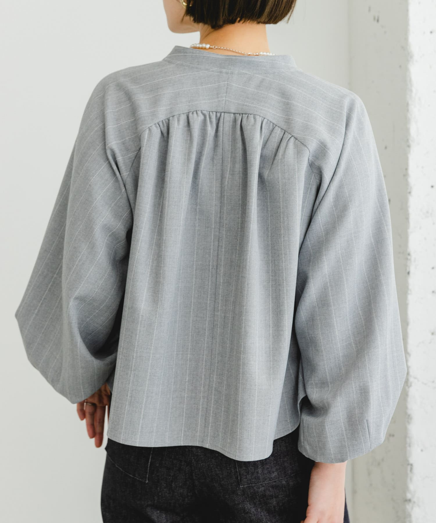 GRAY