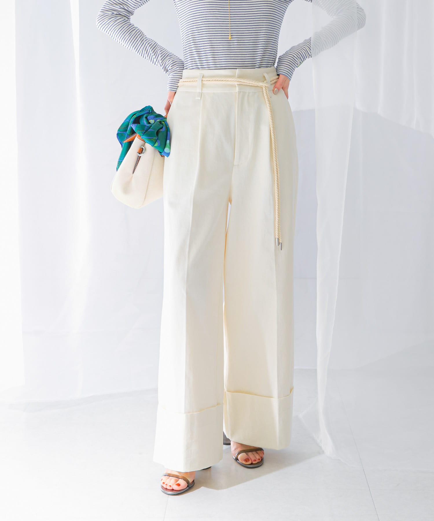 ベルト付ロールアップパンツ