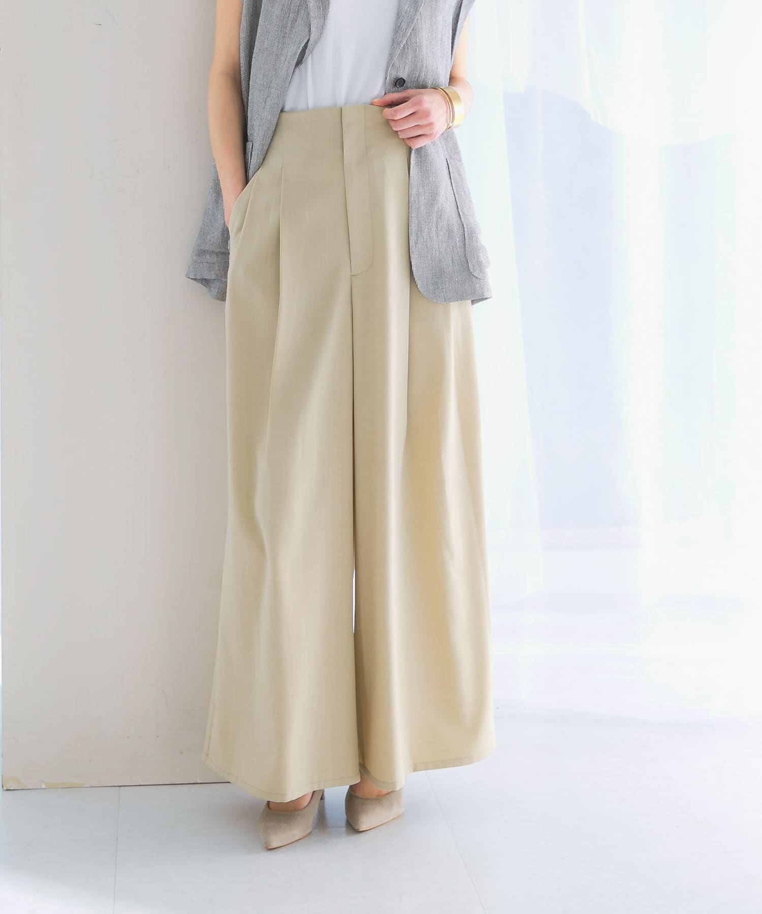 lightbeige