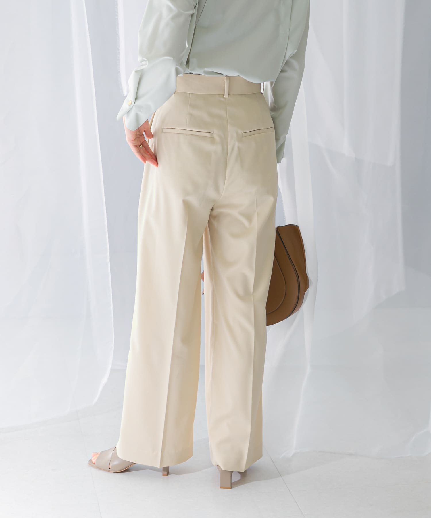 L/BEIGE
