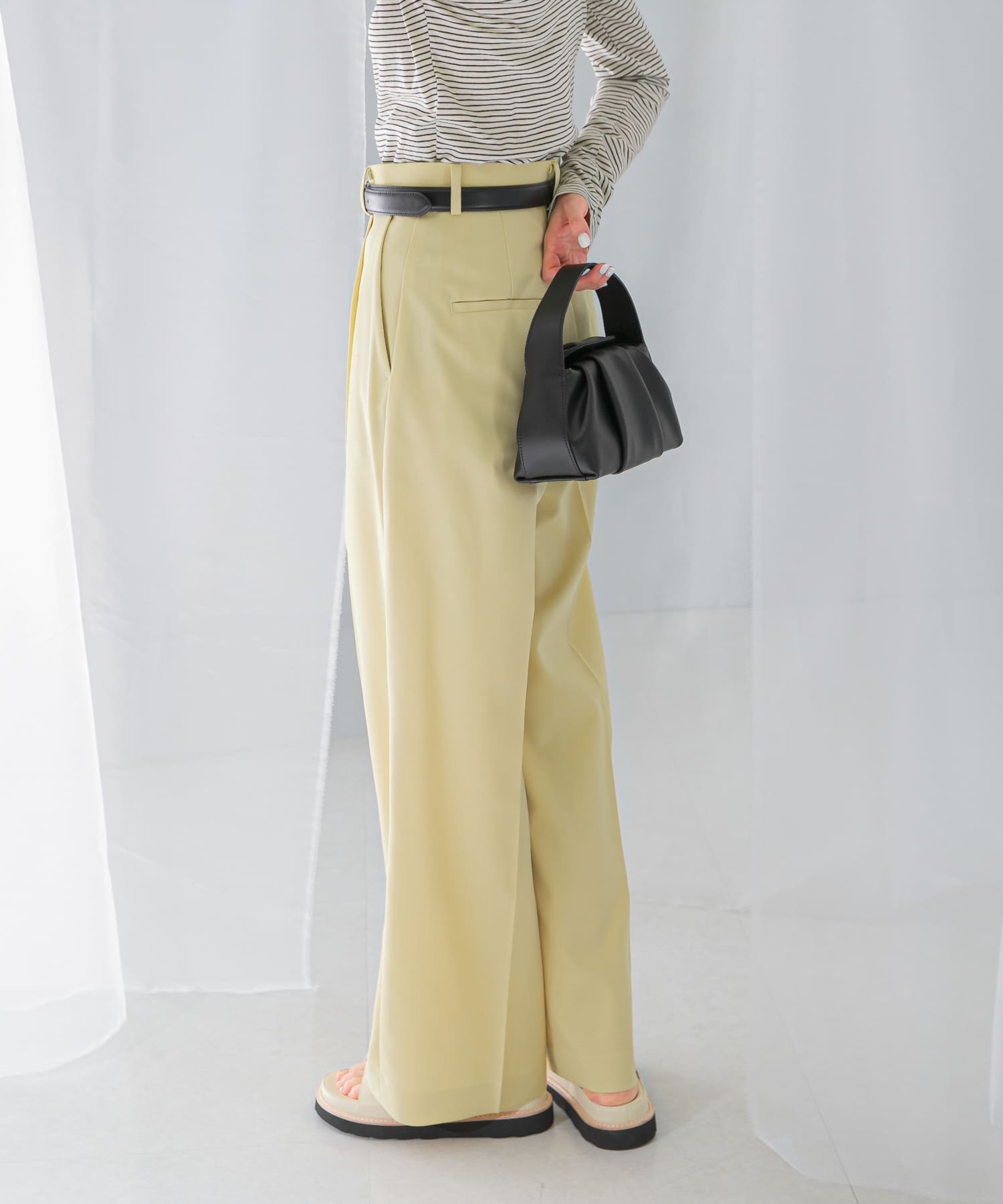 ハイウエストワイドスラックス(34 L/BEIGE): ボトム｜URBAN RESEARCH