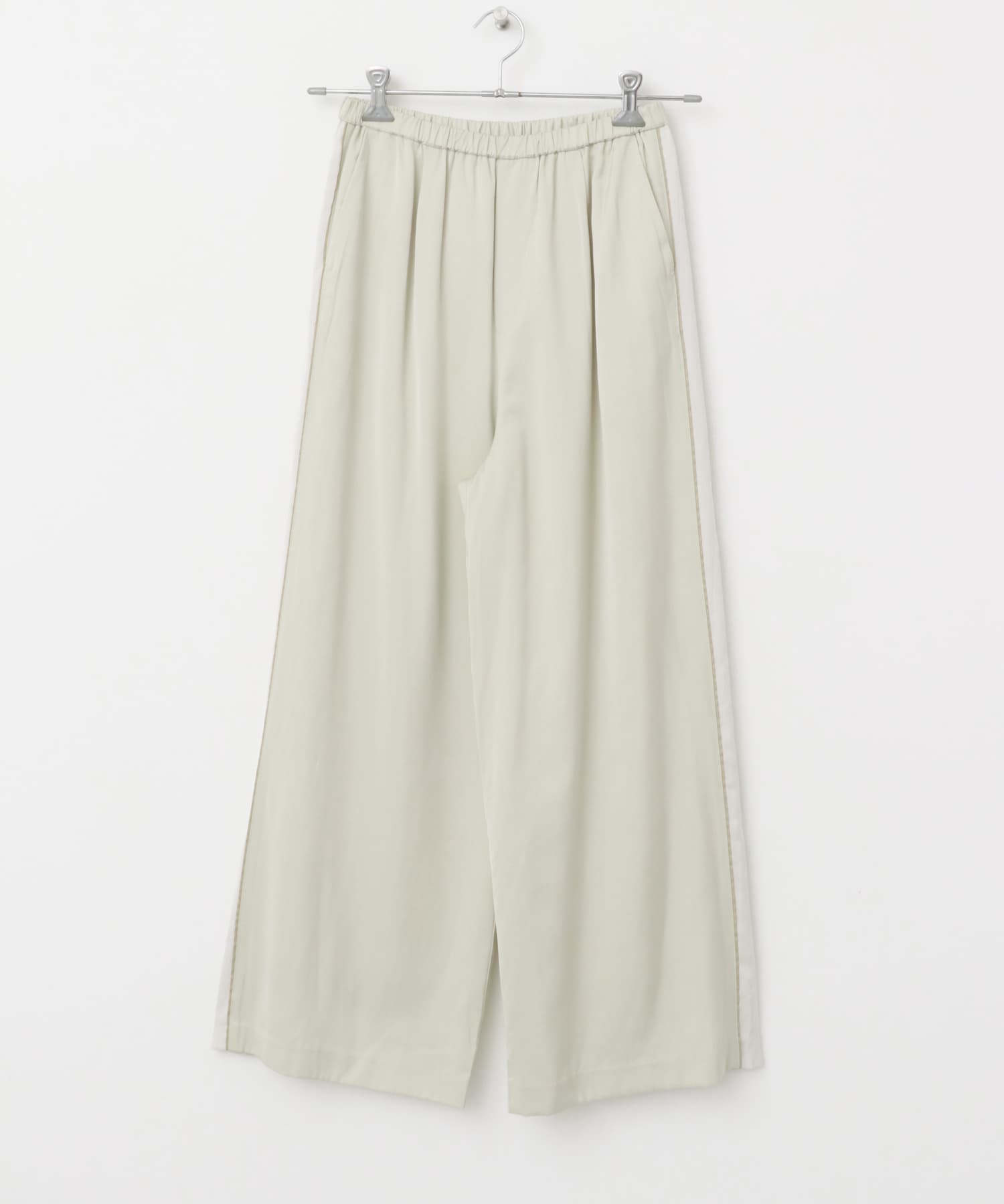 L.BEIGE