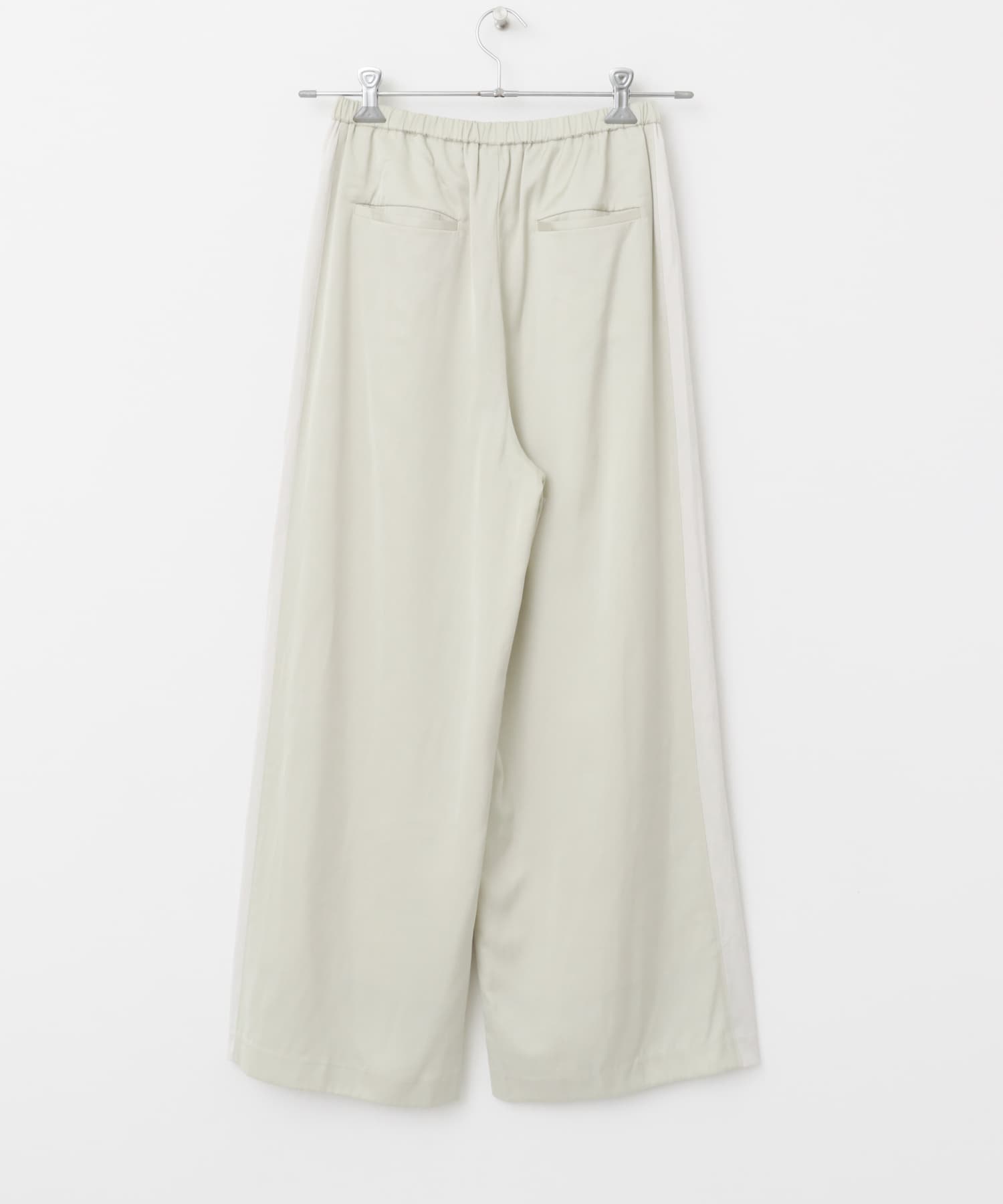 L.BEIGE