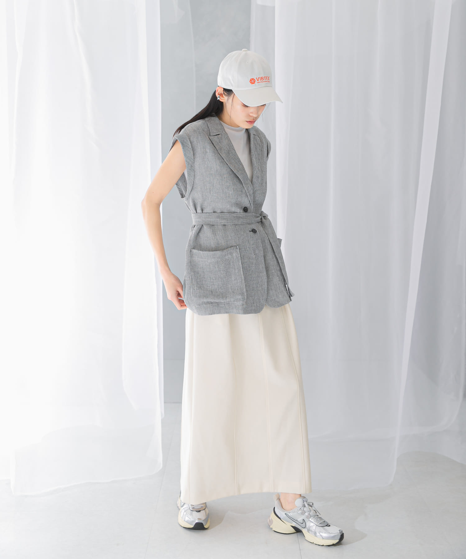 OFF WHITE