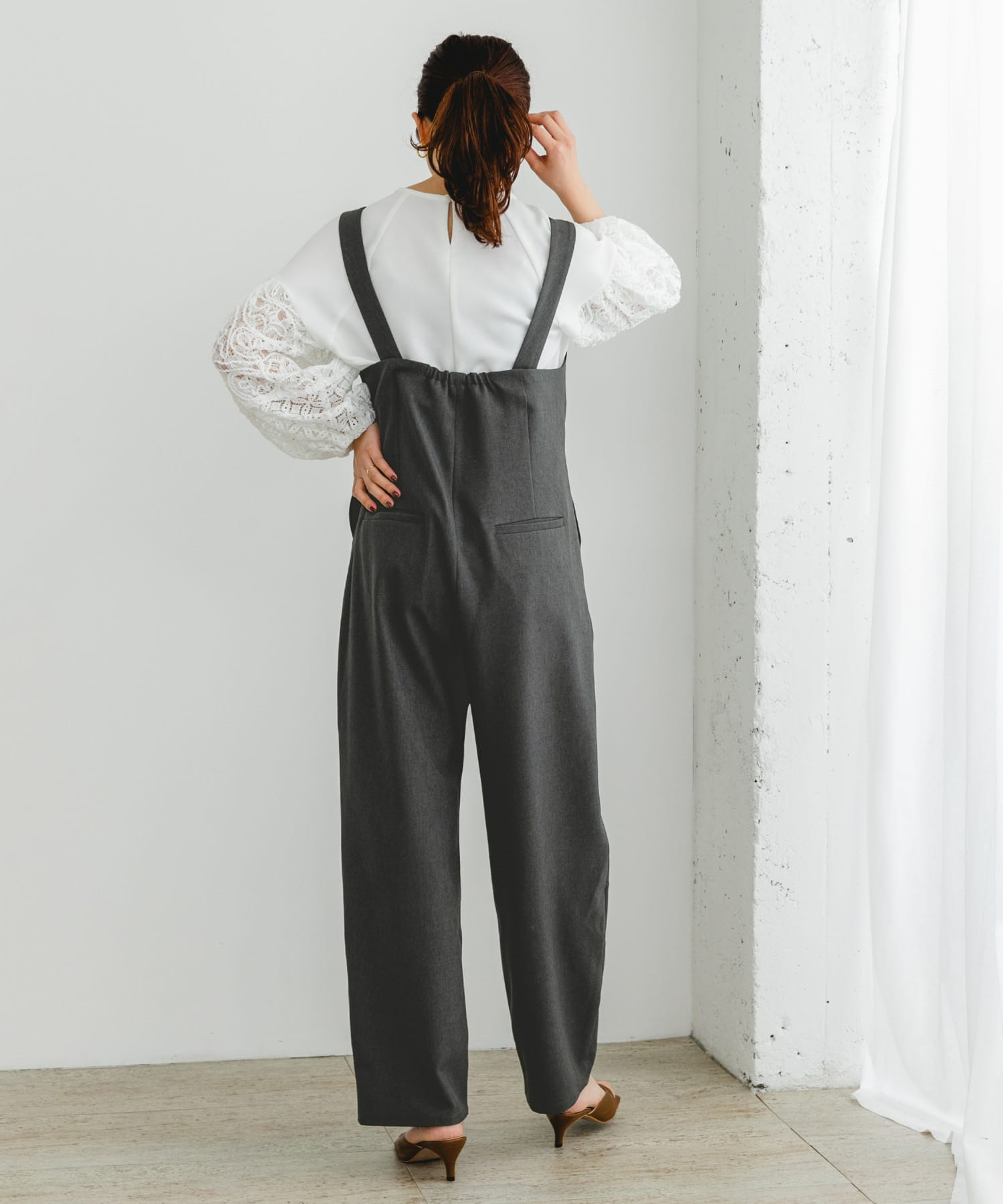 GRAY