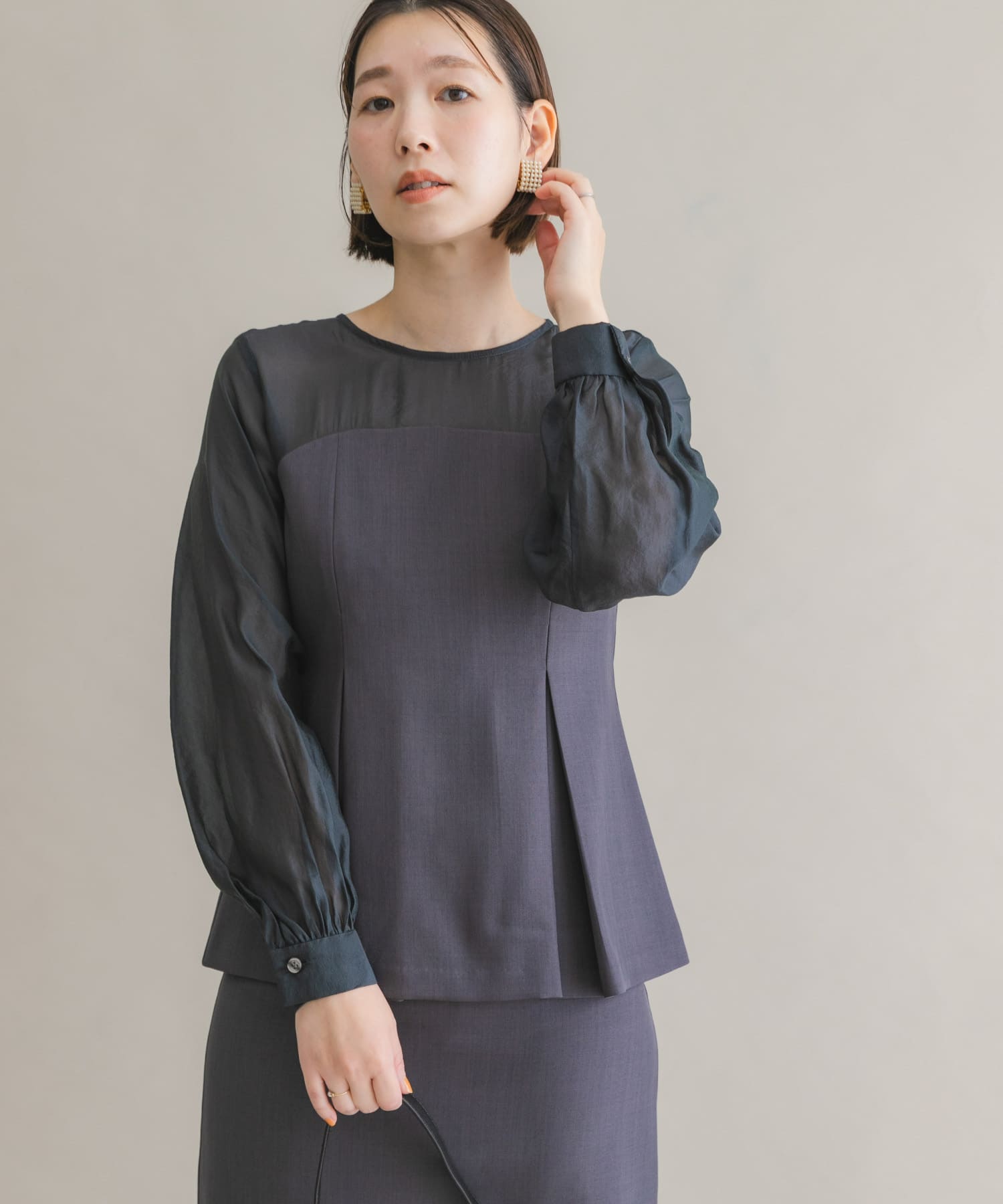 GRAY