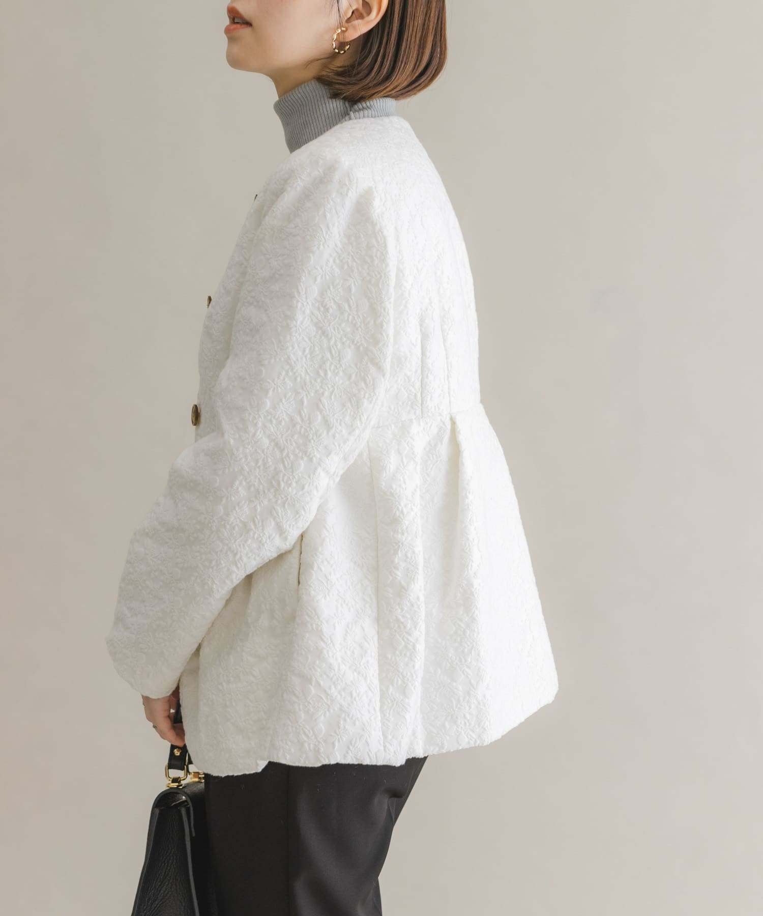 OFF WHITE
