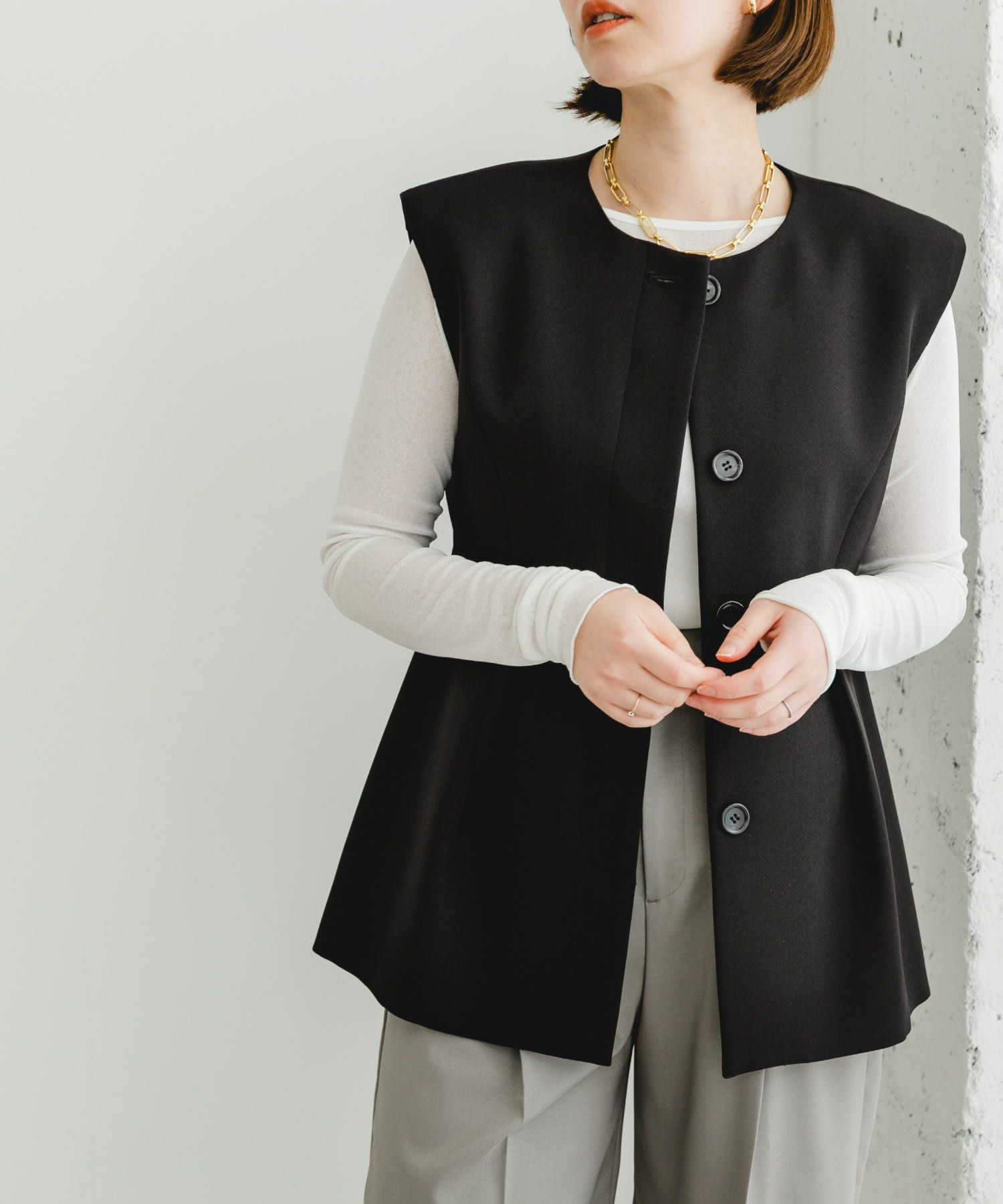 F by ROSSO　ノーカラーペプラムジレ