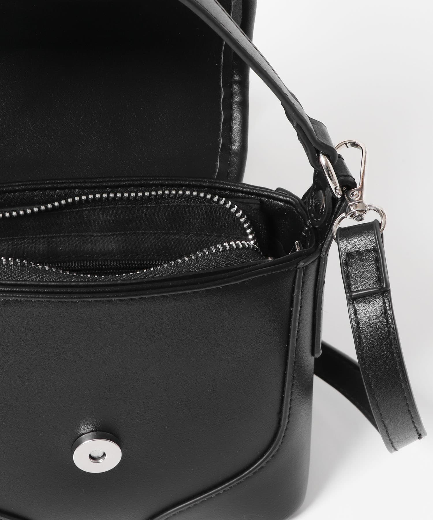 ベルト付フラップショルダーバッグ BLACK -