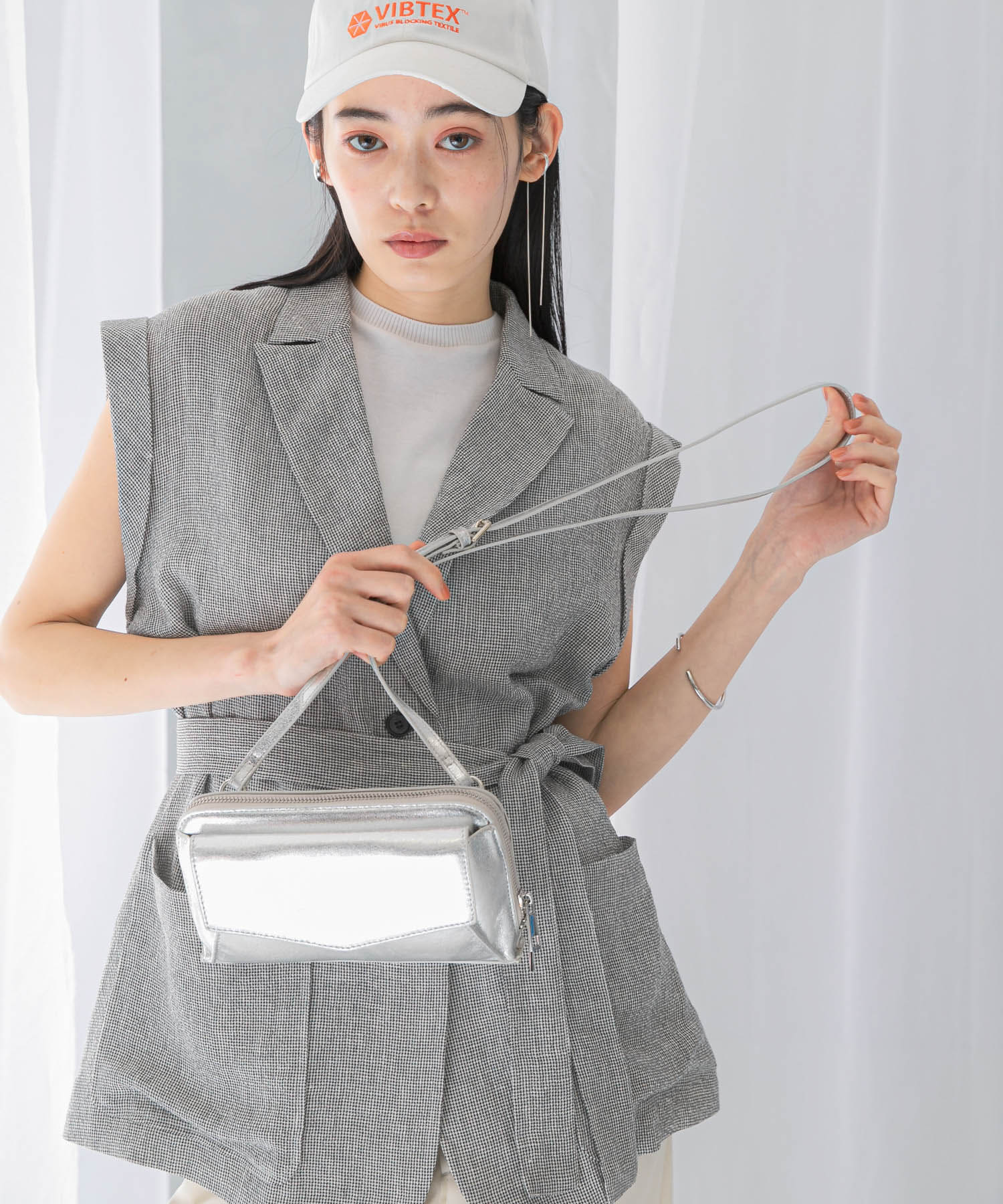 スリムショルダーバッグ SILVER -