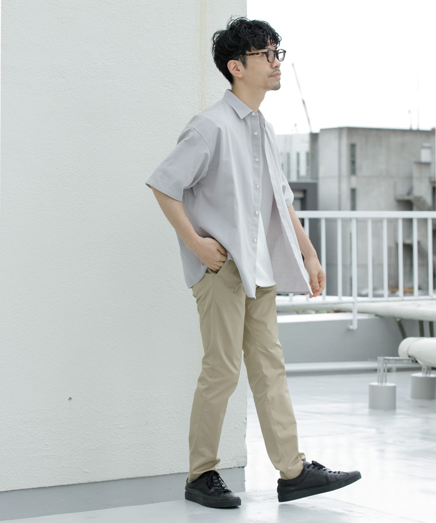 GRAY