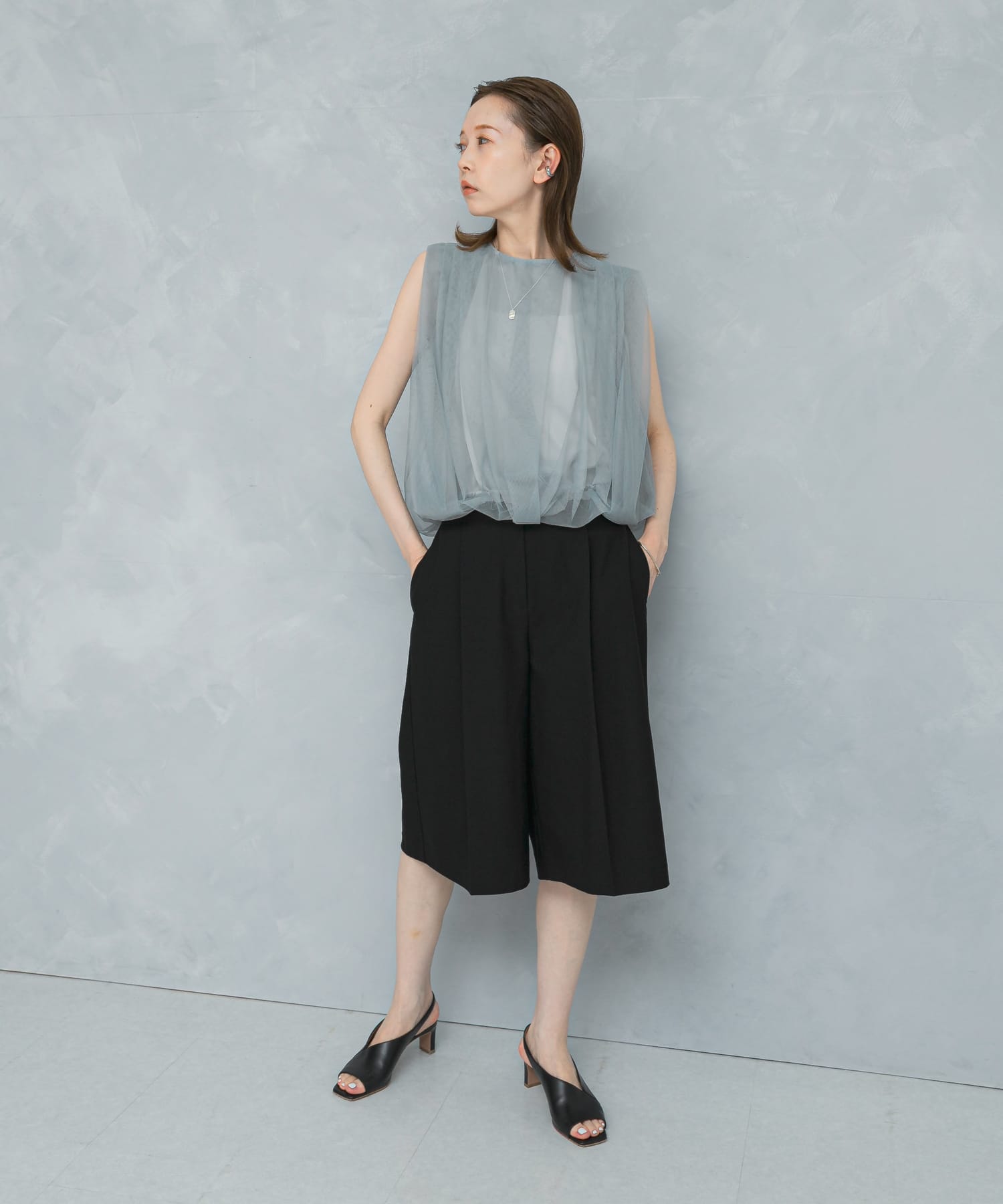 GRAY