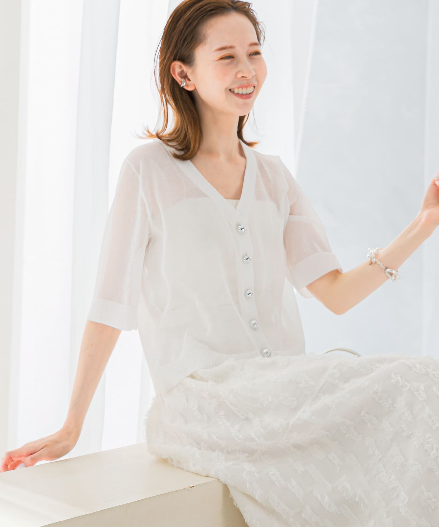 デザインボタンシアーカーディガン