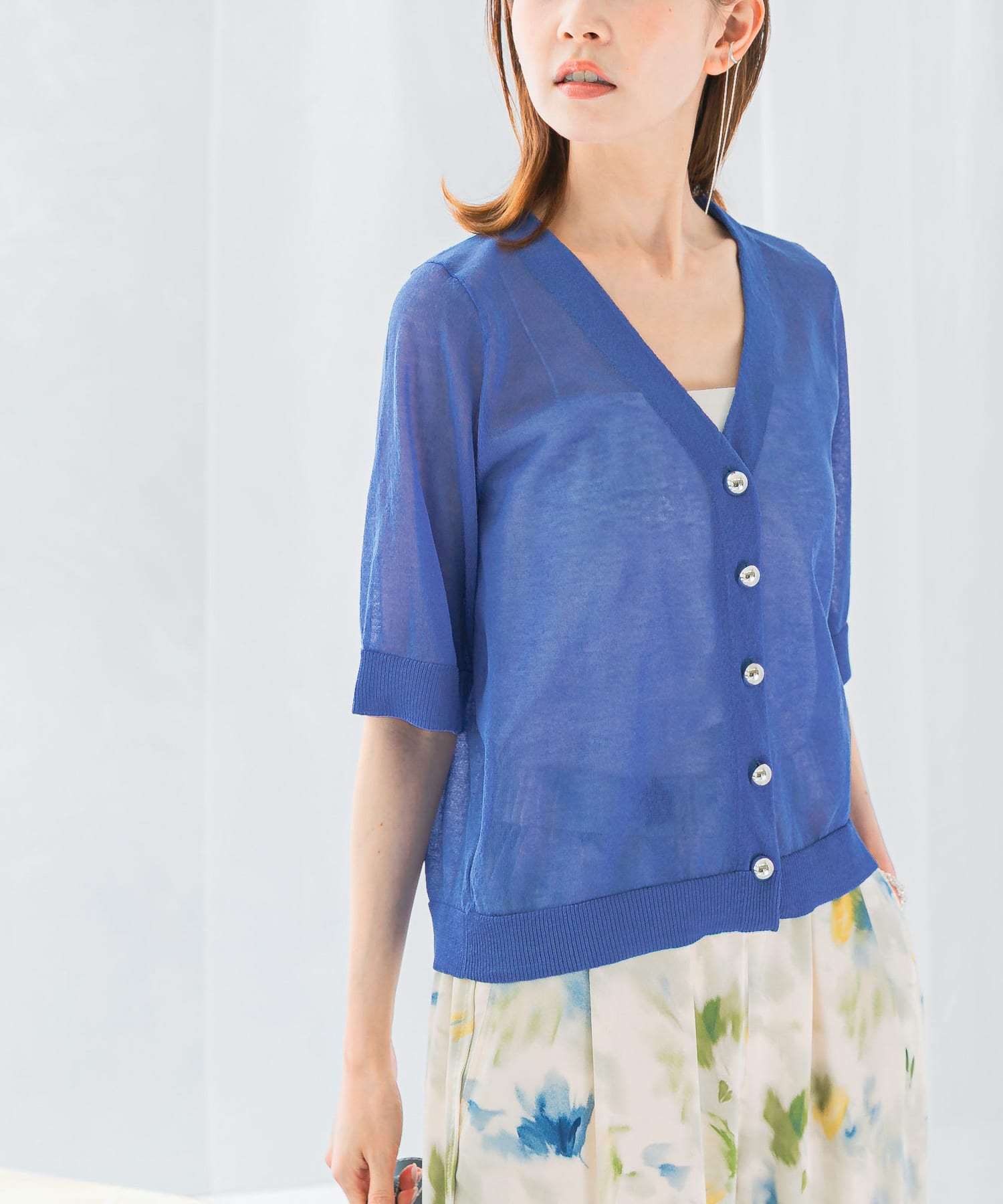 デザインボタンシアーカーディガン