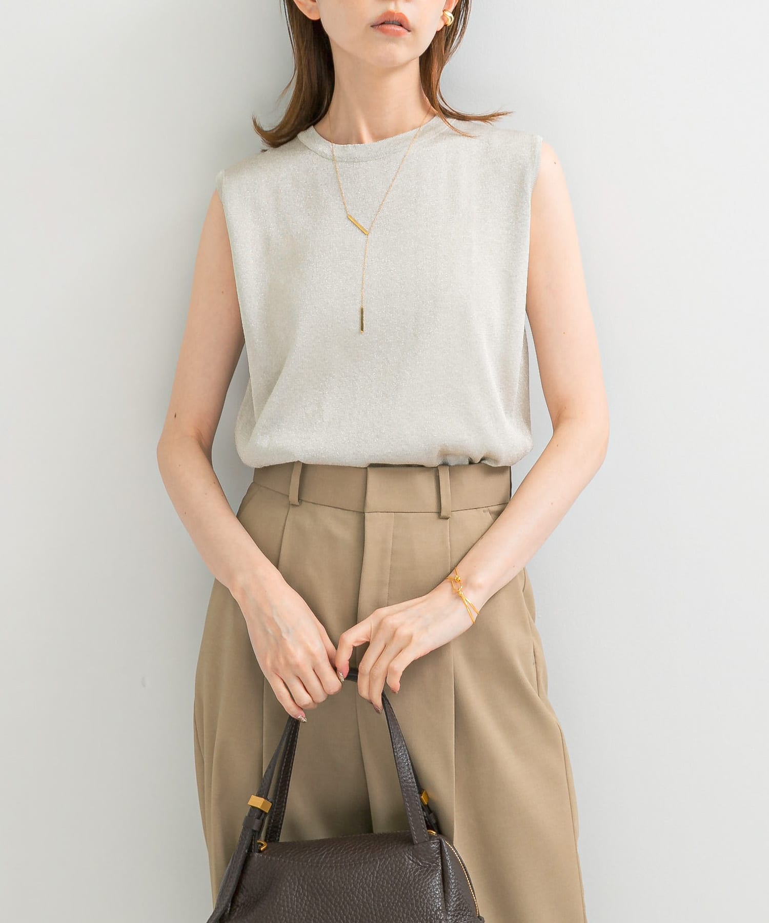 ブライトヤーンノースリーブニット