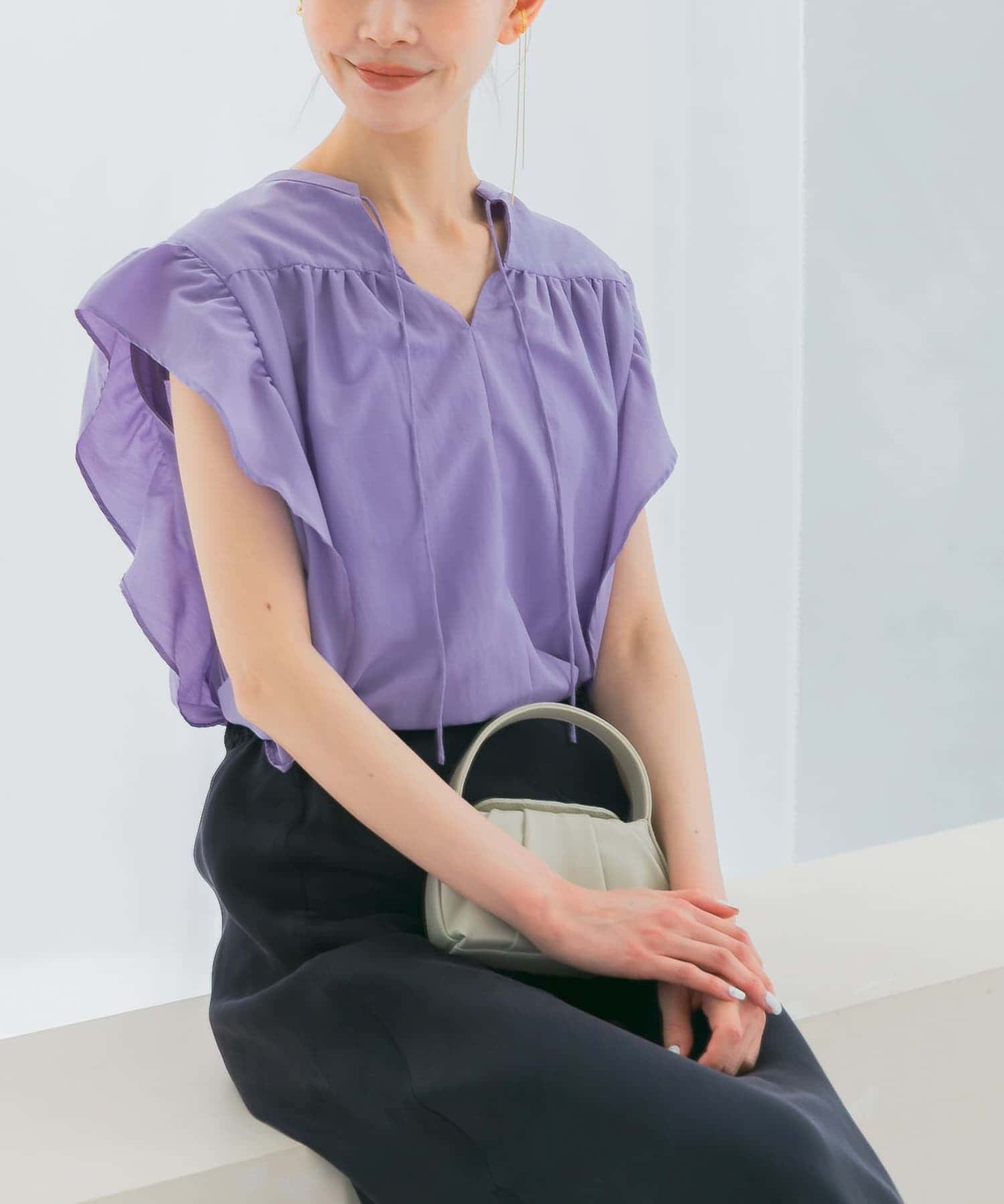 フリルブラウス