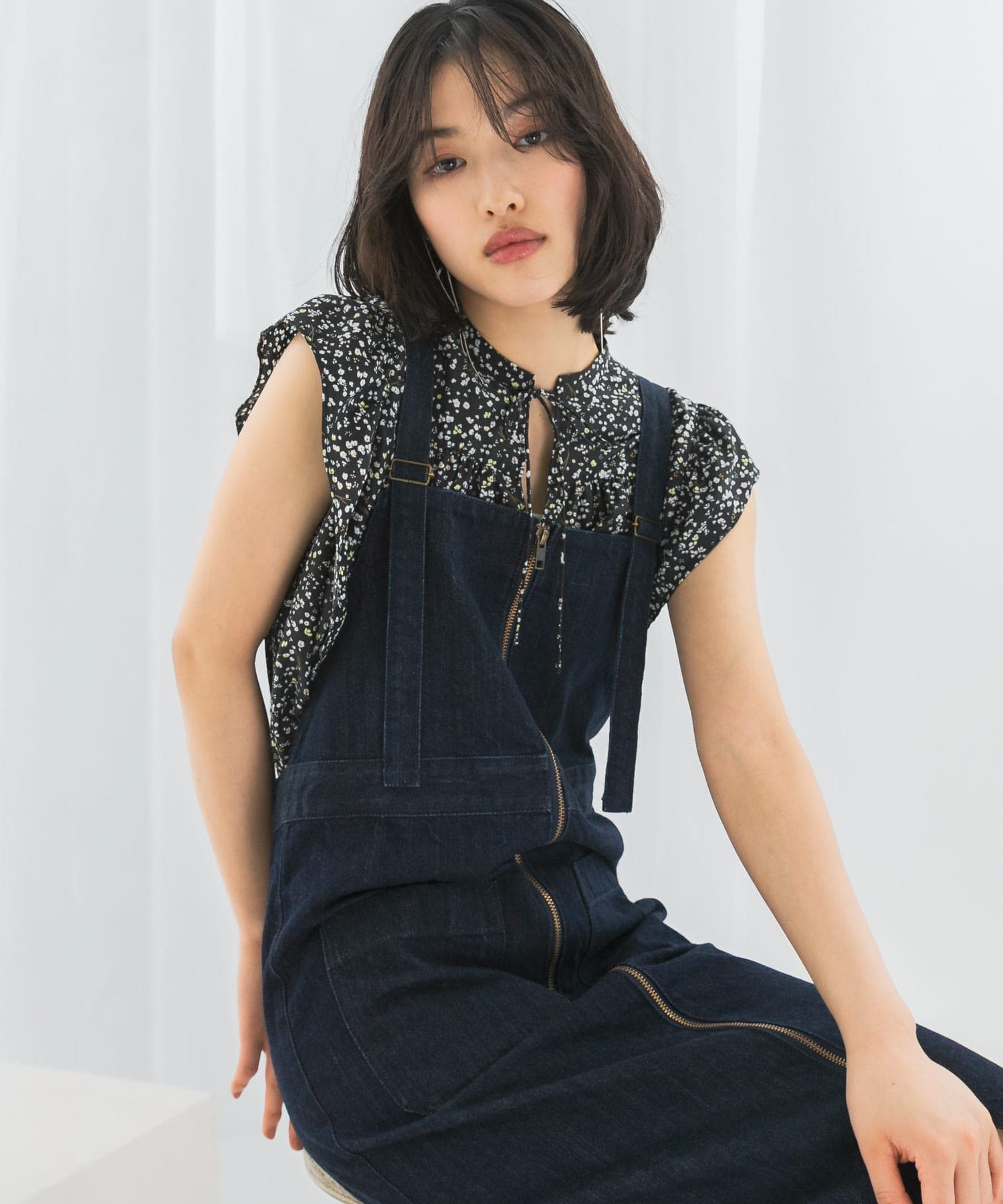 フリルブラウス