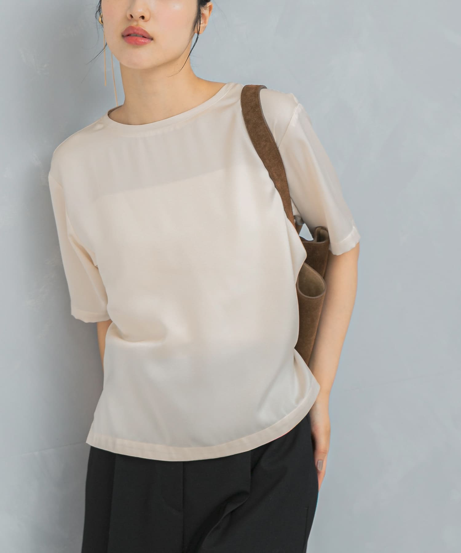 UVカットサテンブラウス