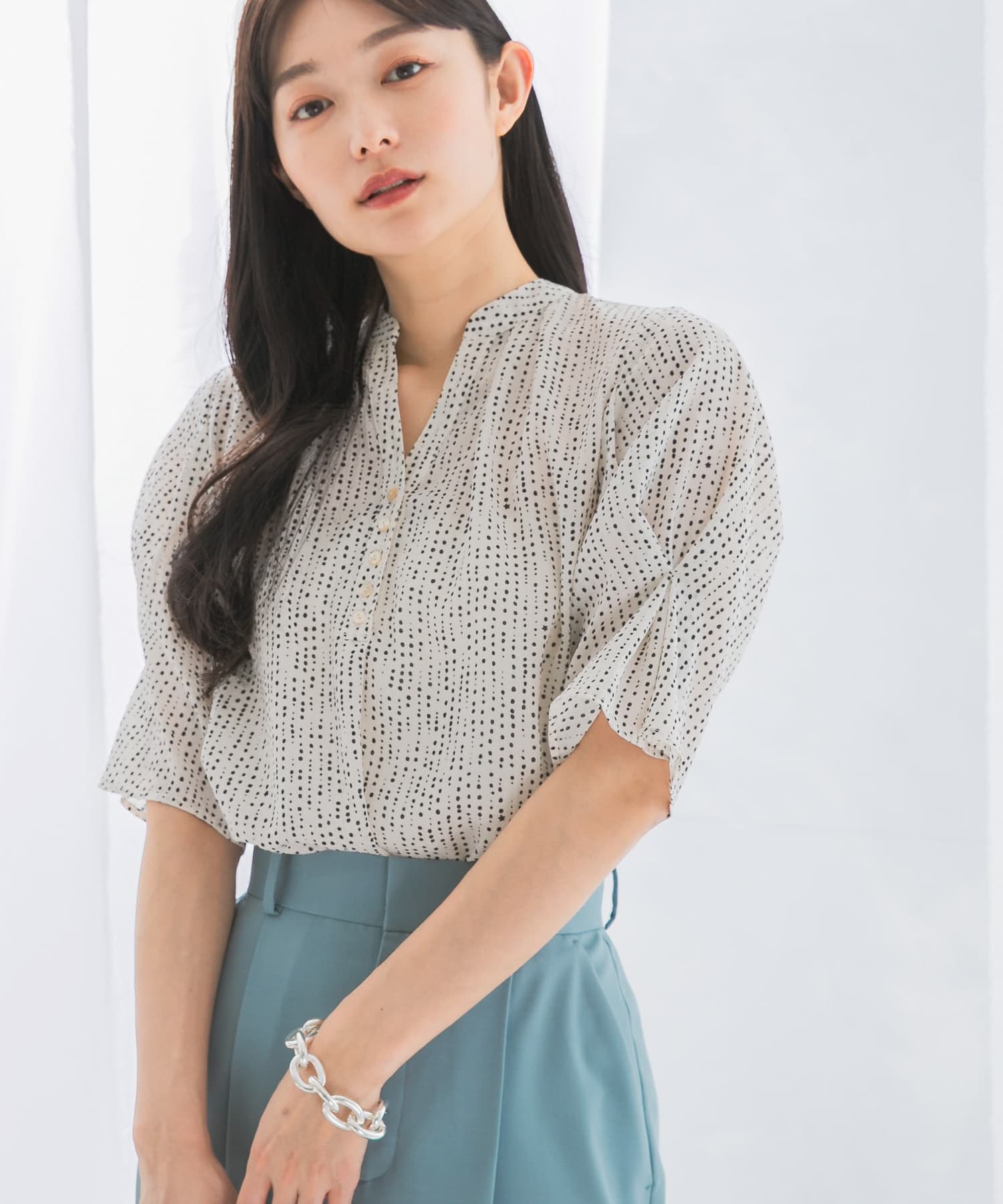 ウォッシャブルドットブラウス