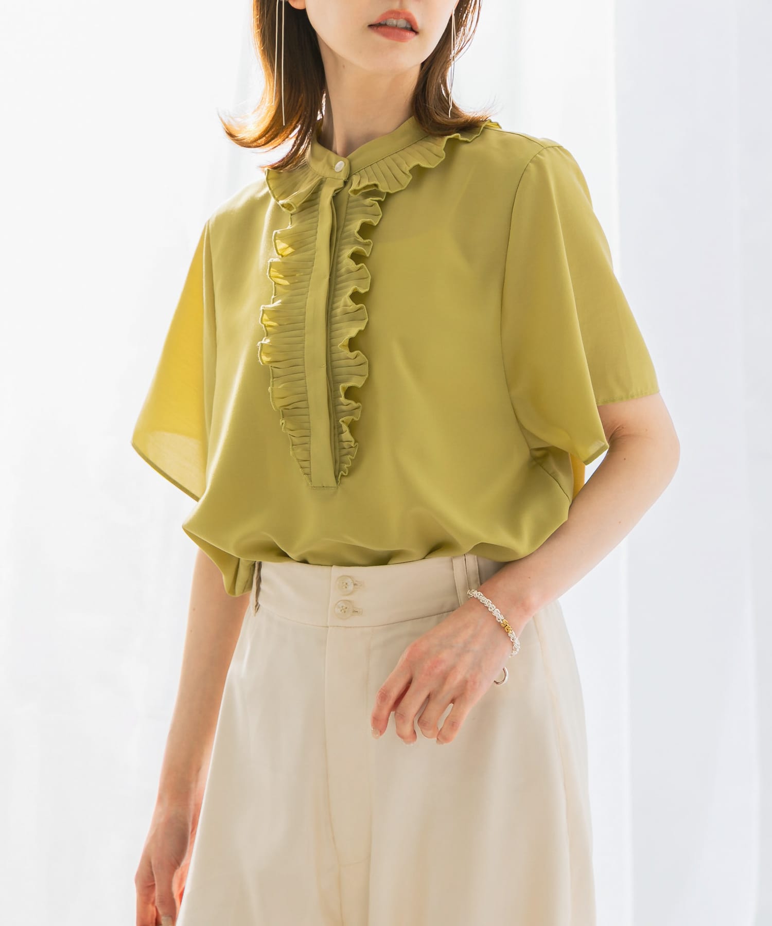 フリルデザイン5分袖シャツブラウス