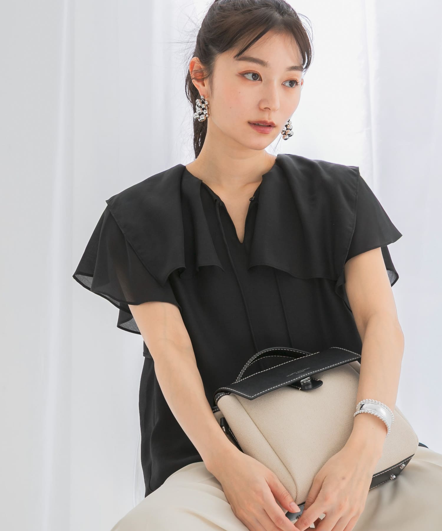 URBAN RESEARCH ROSSOフラワー刺繍フリルネックブラウス URBAN