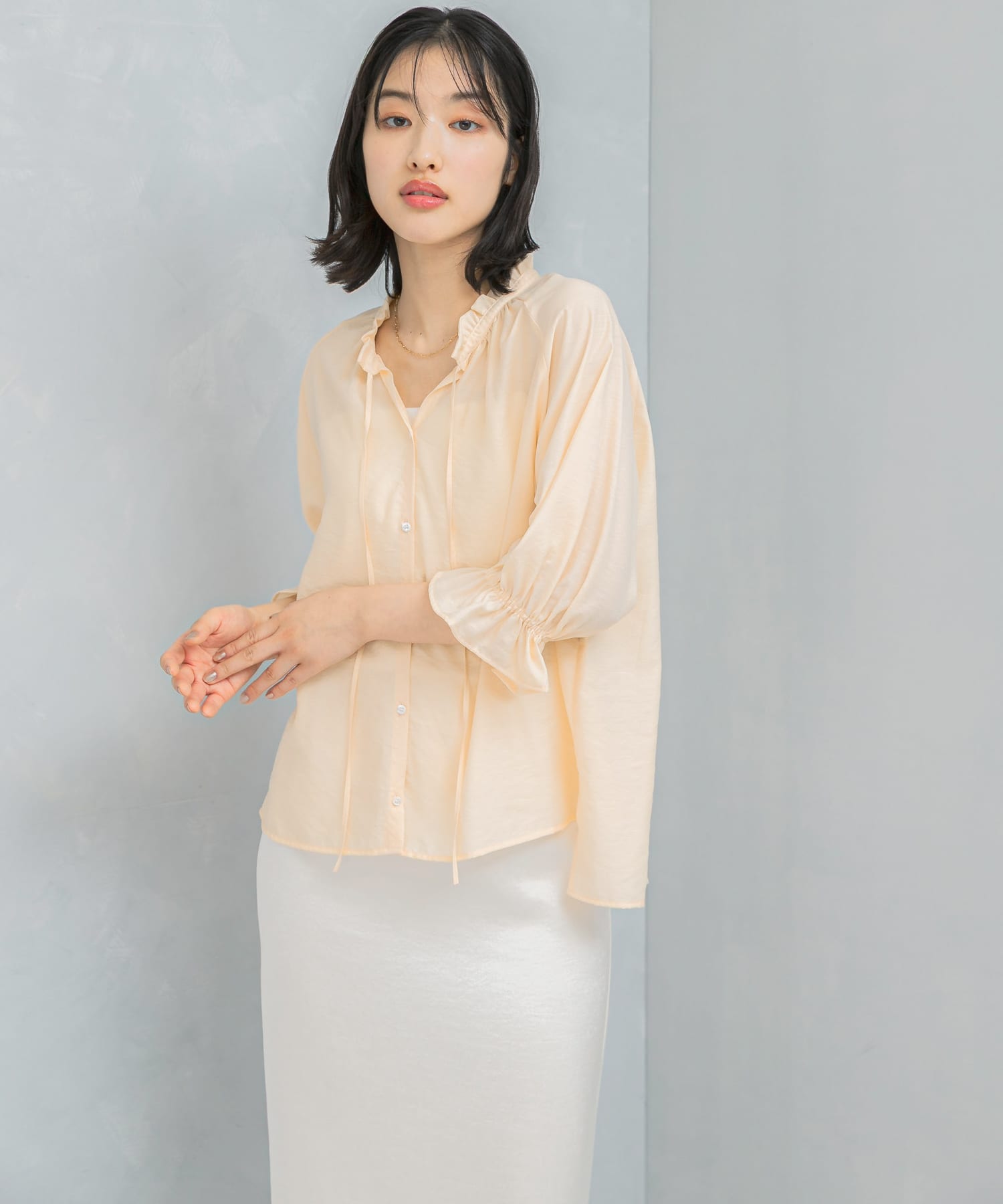 クールタッチセミシアーフリルブラウス