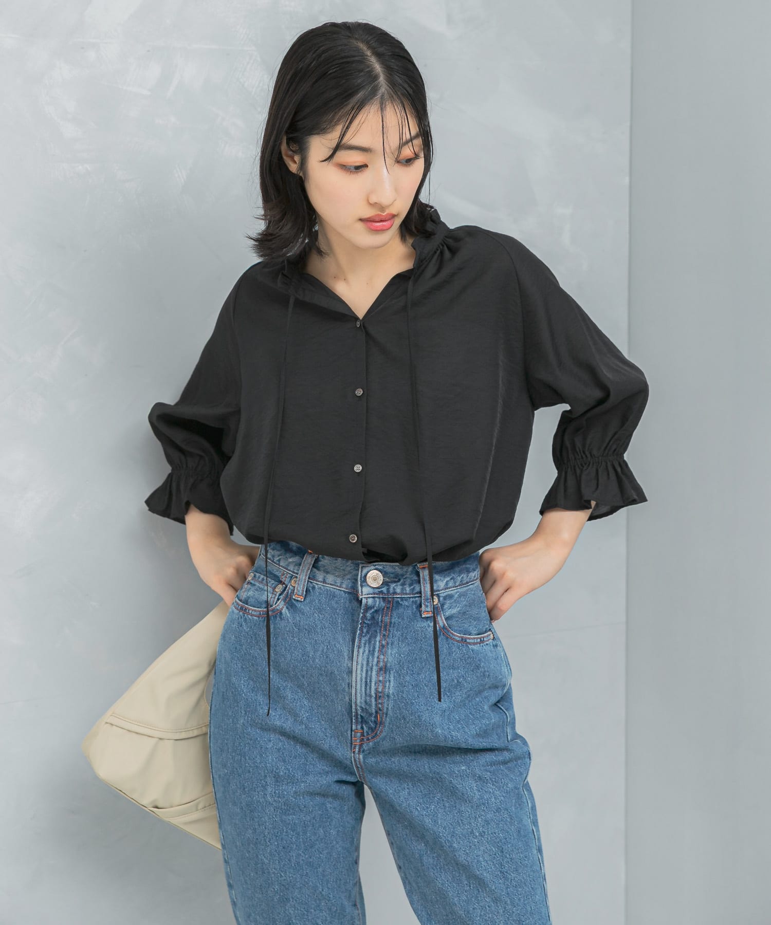 クールタッチセミシアーフリルブラウス