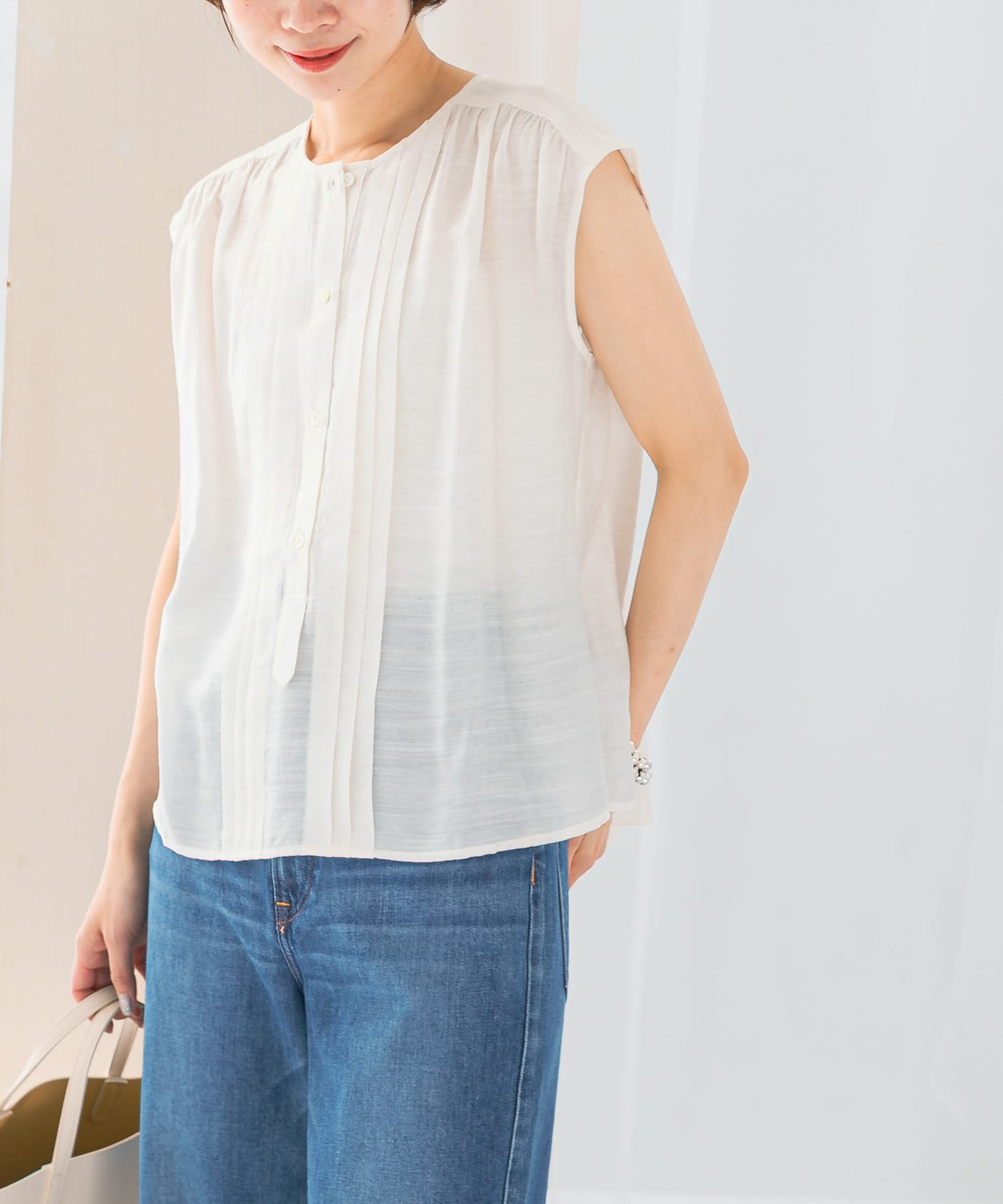OFF WHITE