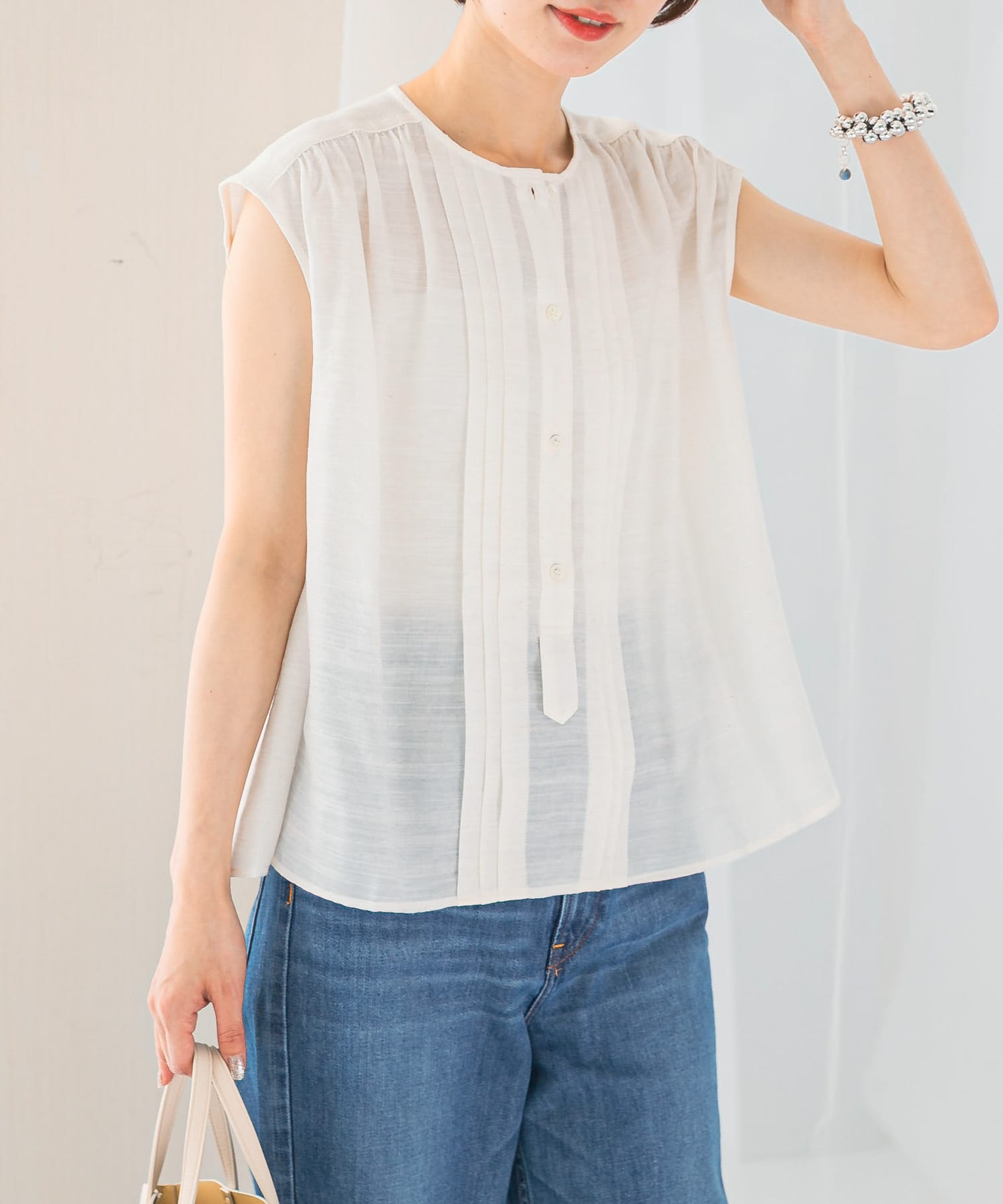 OFF WHITE