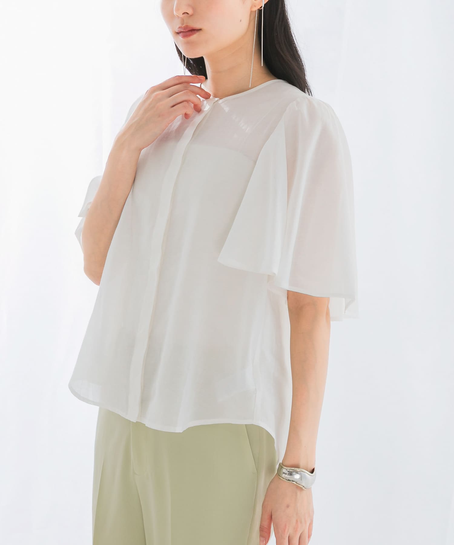 ウォッシャブルギャザースリーブブラウス(FREE OFF WHITE): トップス