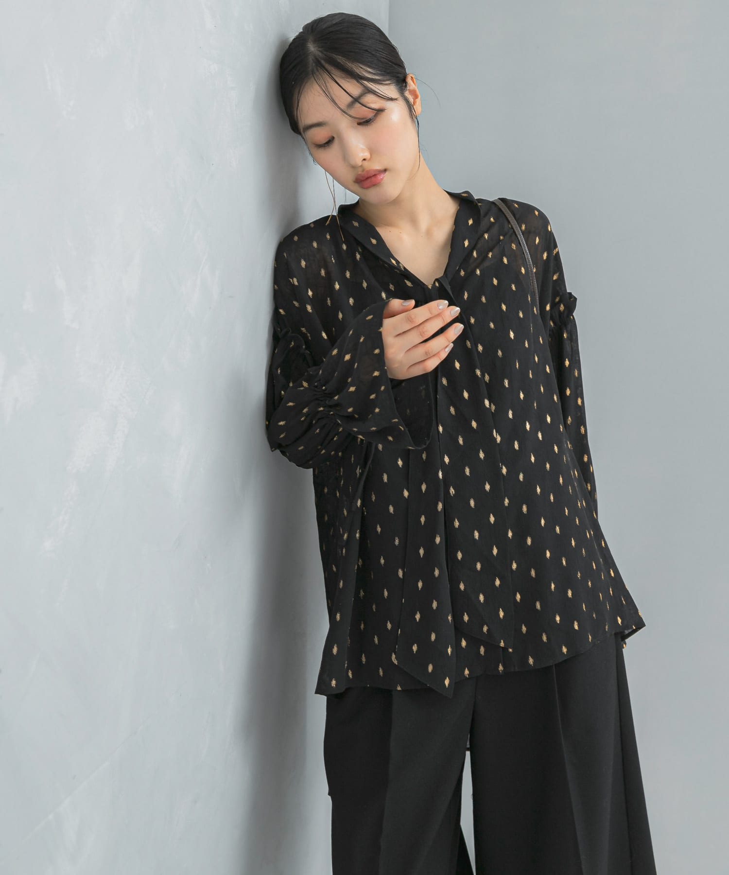 ラメシアーギャザーボリュームブラウス