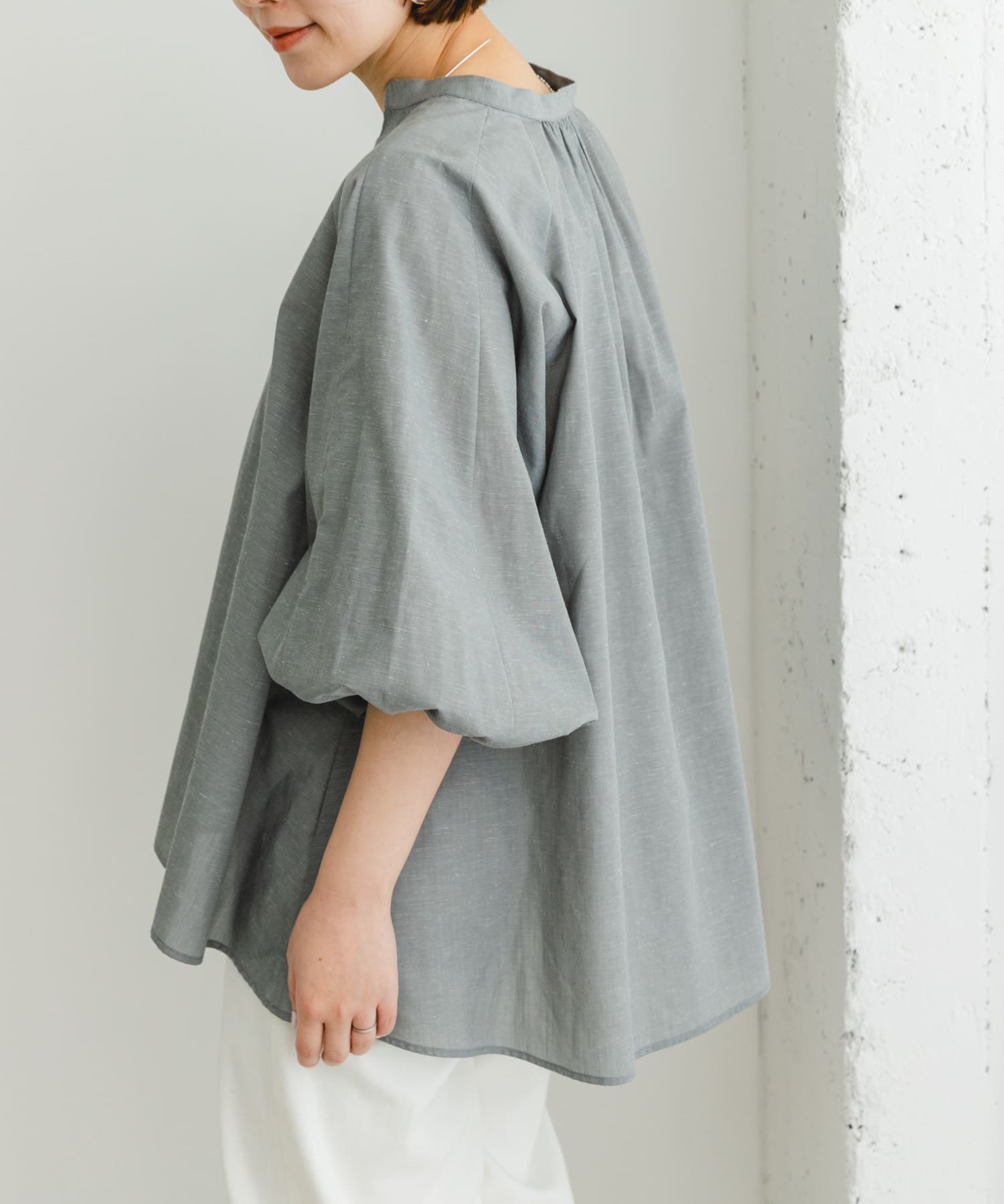 GRAY