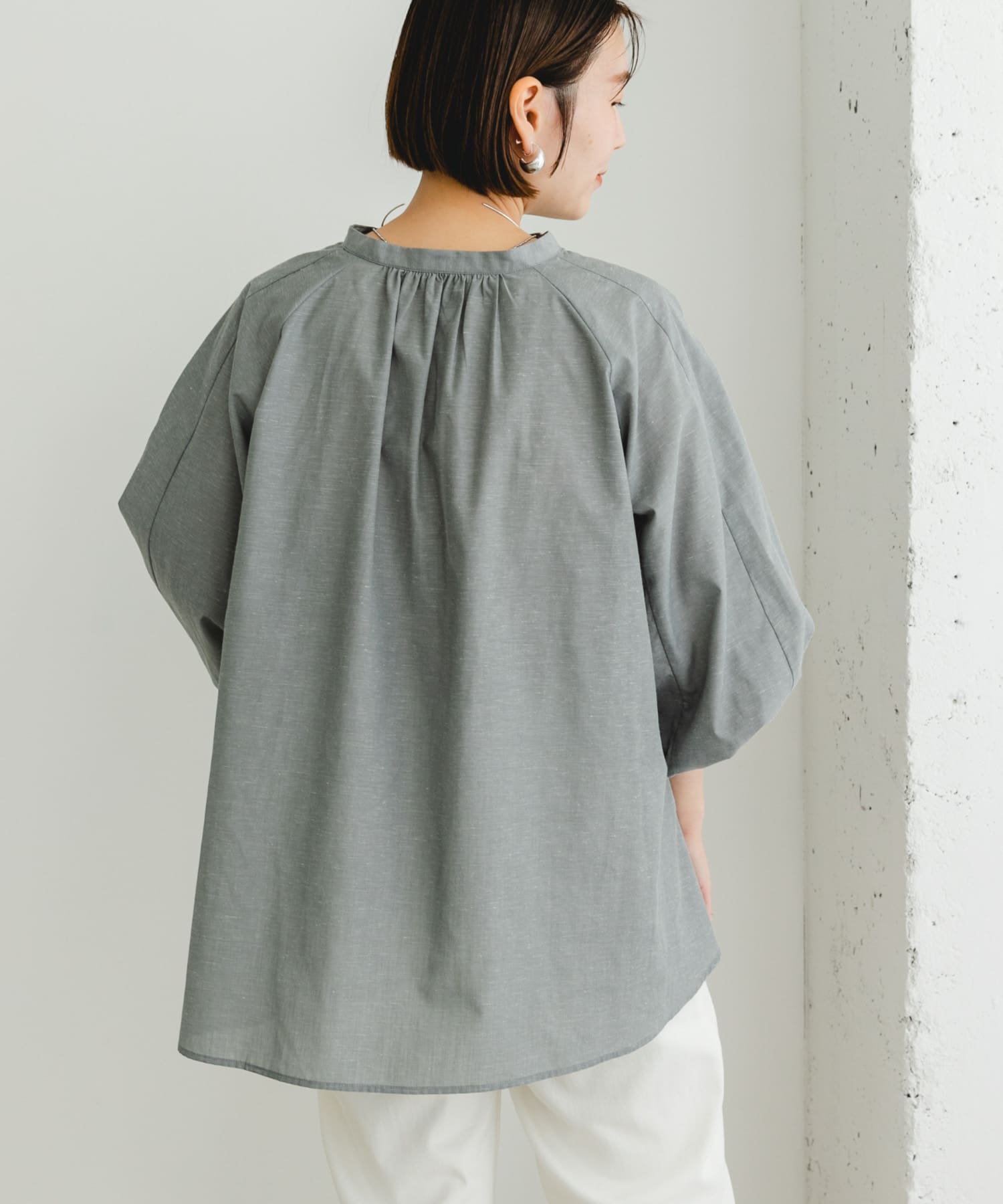 GRAY