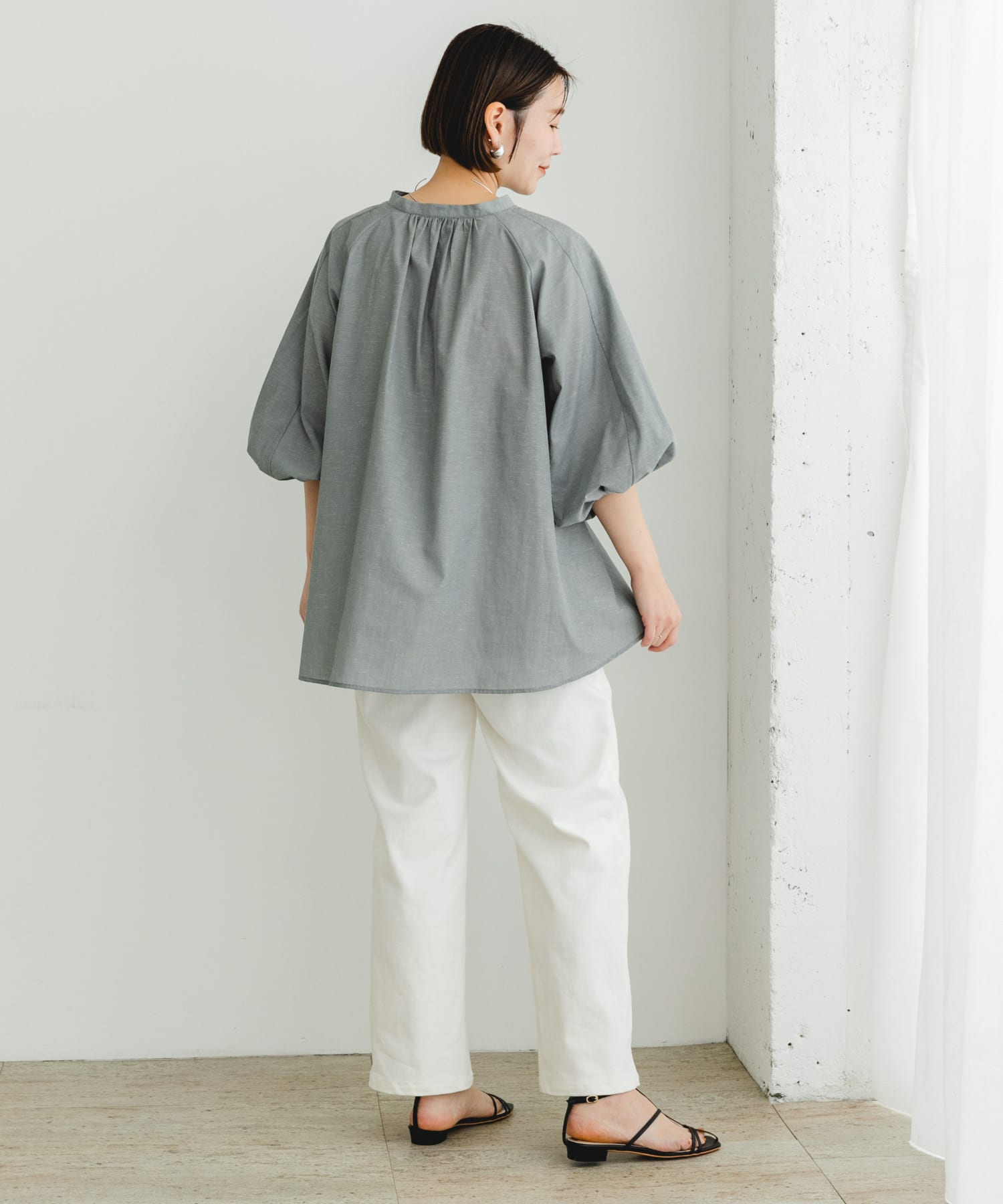 GRAY