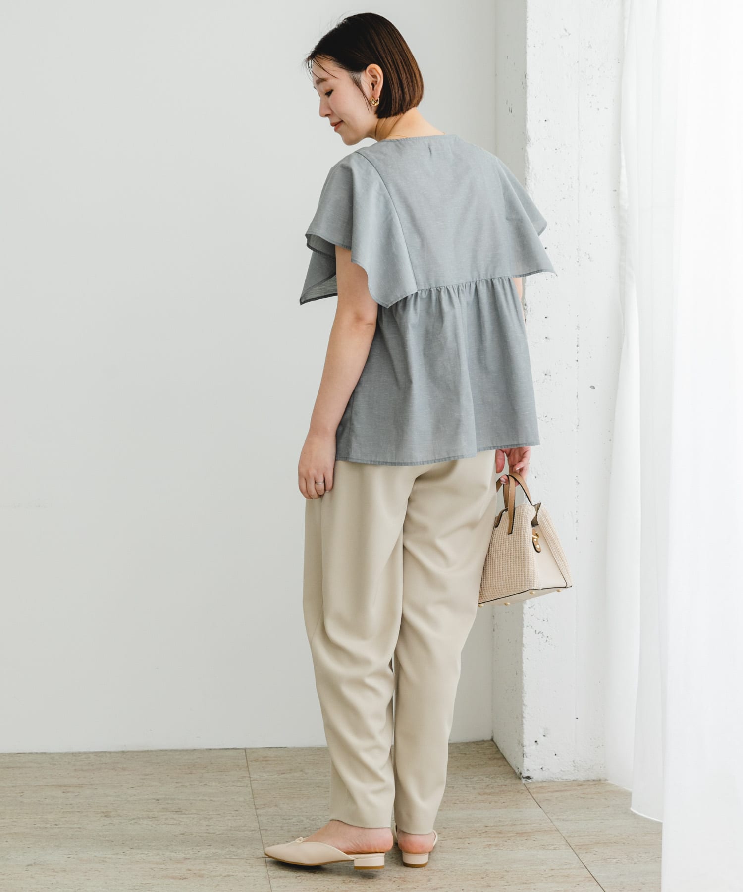 GRAY
